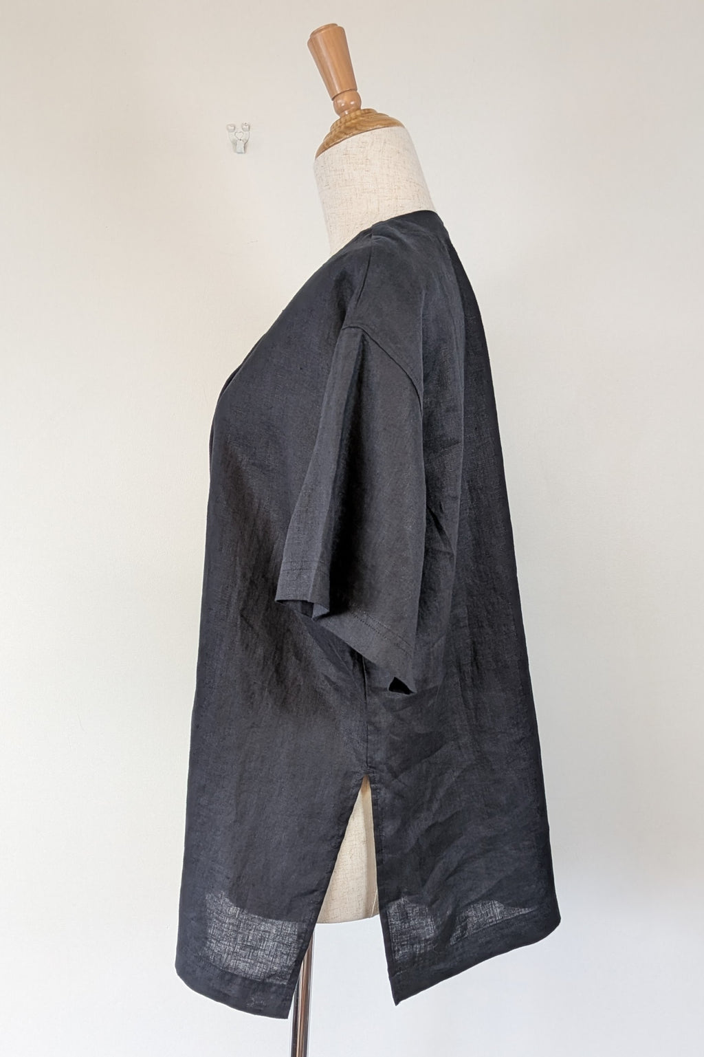 Commonry The Linen Short Sleeve Tunic Top in Black Size 10