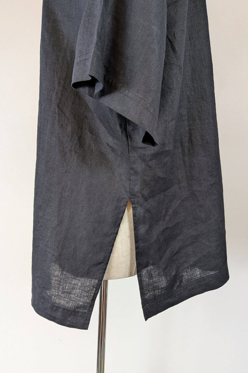 Commonry The Linen Short Sleeve Tunic Top in Black Size 10