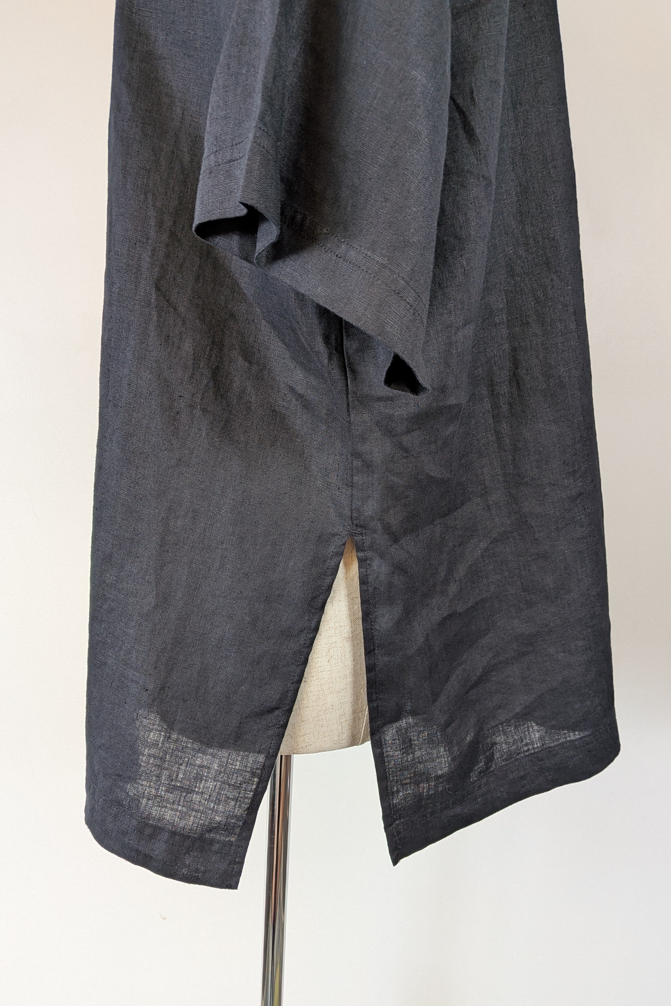 Commonry The Linen Short Sleeve Tunic Top in Black Size 10