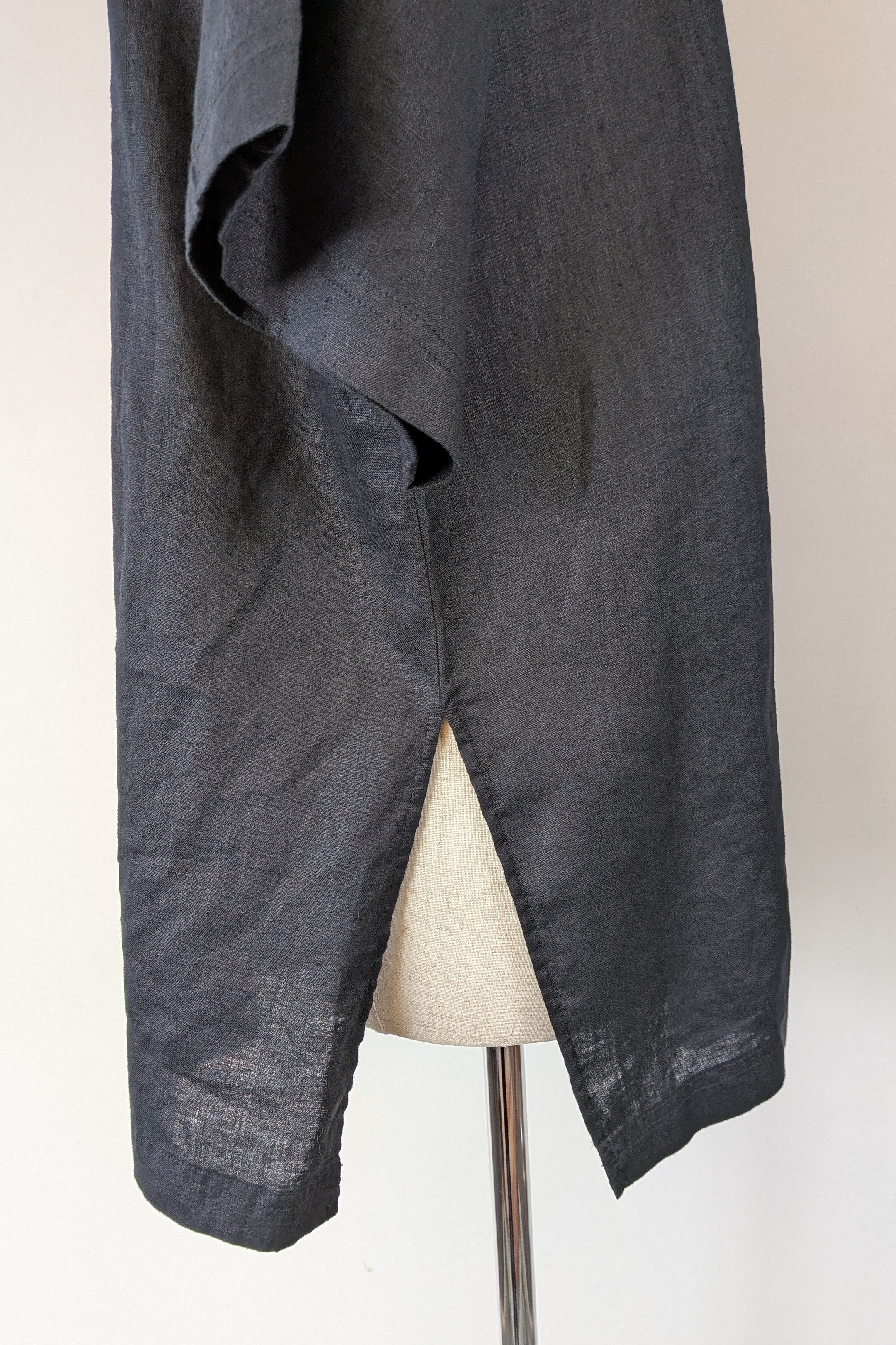 Commonry The Linen Short Sleeve Tunic Top in Black Size 10