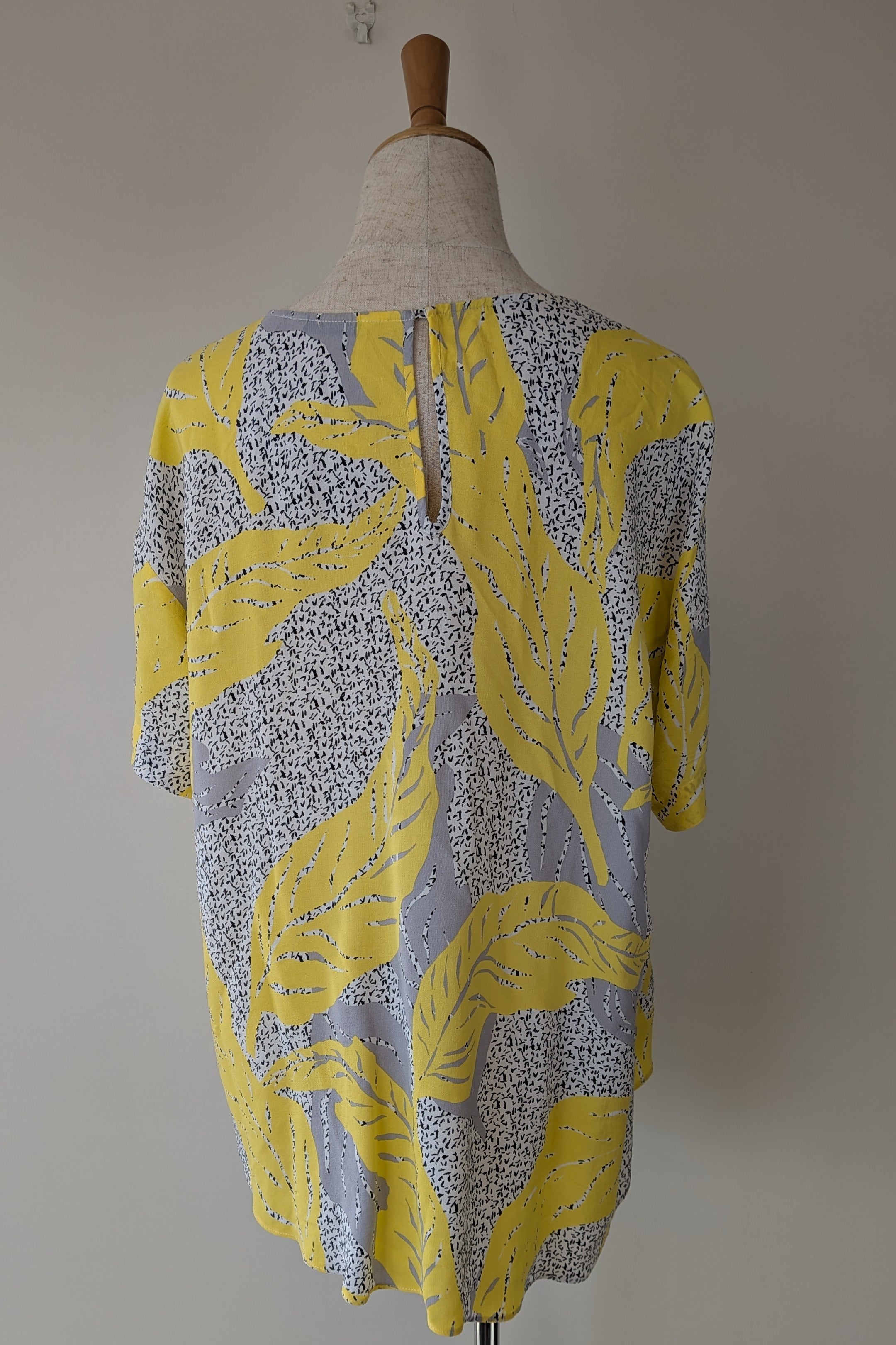 Country Road Tropical Print Woven Top Size M