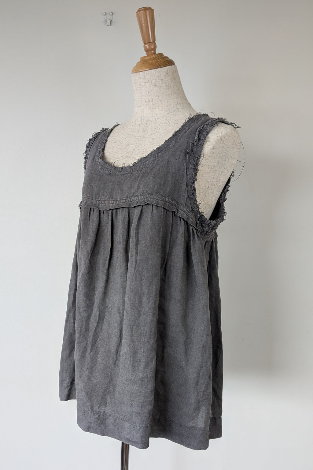 Montaigne Grey Pur Frayed Singlet Top in Linen Size S