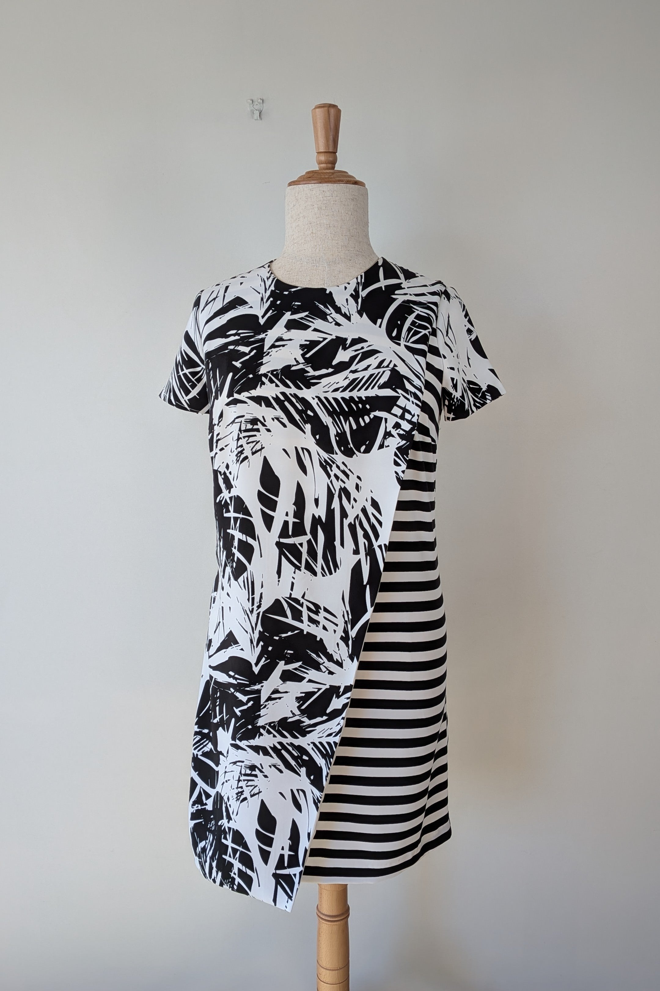 Jane Lamerton Tropical Stripe Monochrome Dress Size 14 Brand New With Tags RRP $139
