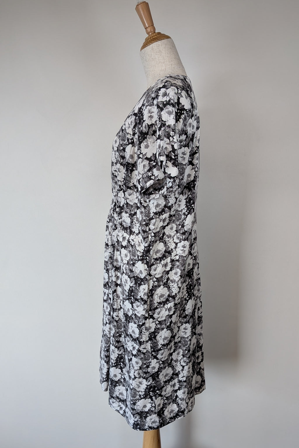 Veducci Linen Blend Floral Monochrome Dress Size 10