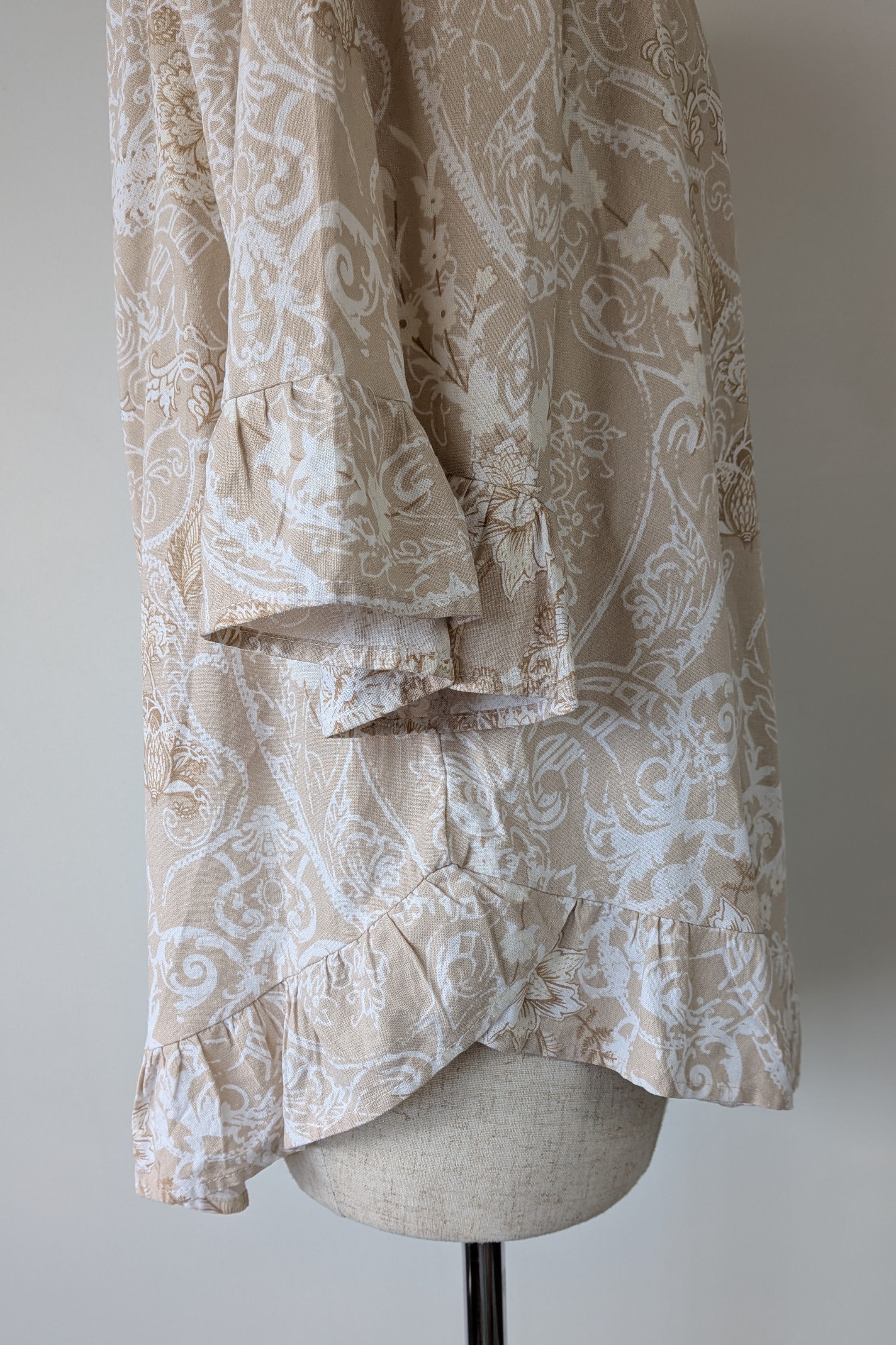 W Lane Linen Blend Beige & White Paisley Print Top Size 10