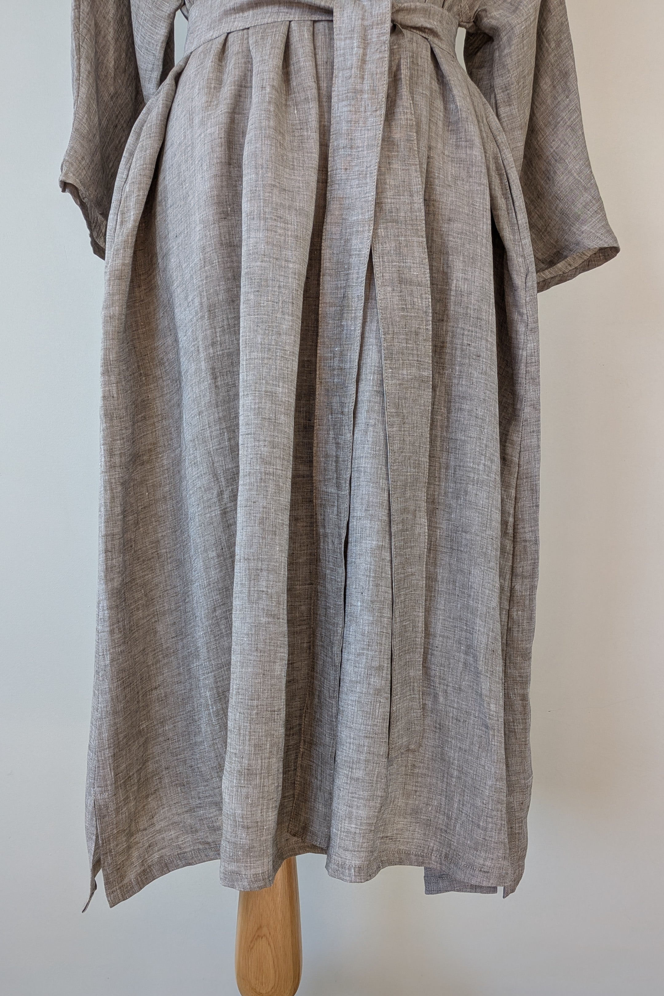 Stella Moda Linen Midi Dress in Grey in One Size