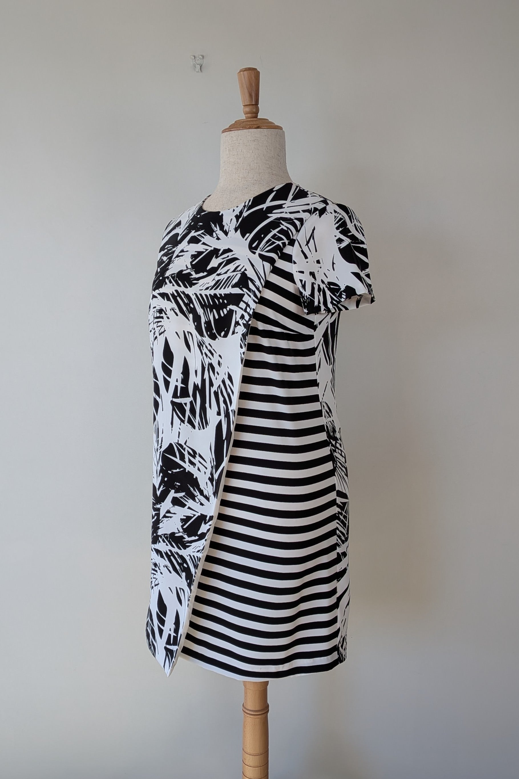 Jane Lamerton Tropical Stripe Monochrome Dress Size 14 Brand New With Tags RRP $139