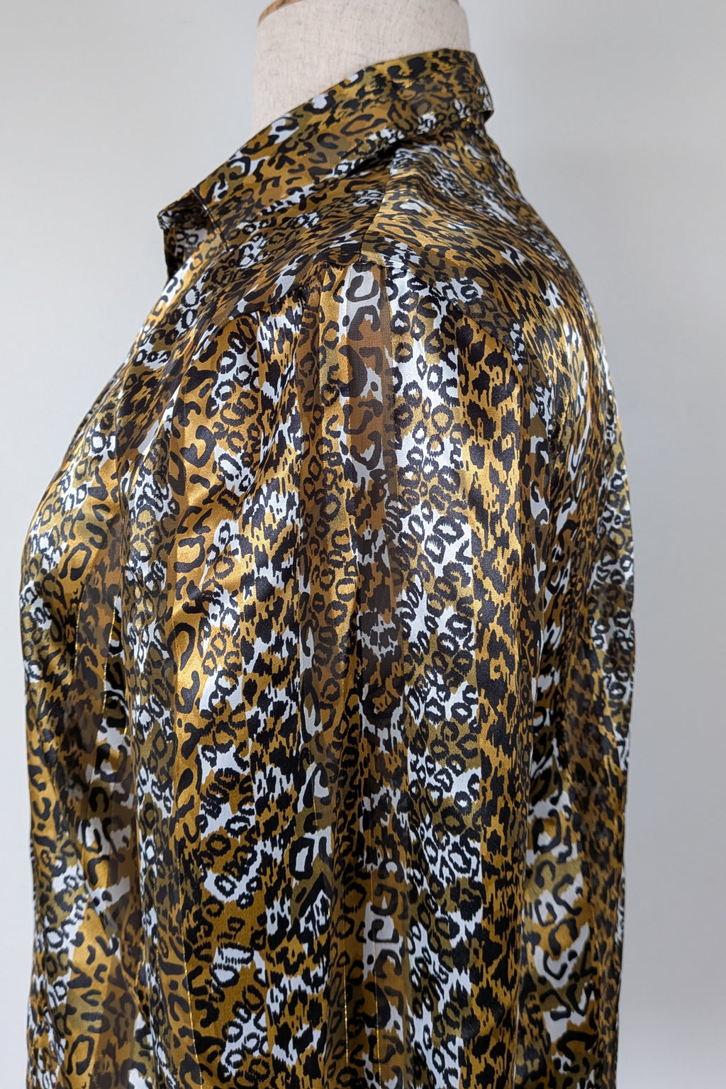 Vintage 90s Talkabout Leopard Print Shirt Size L