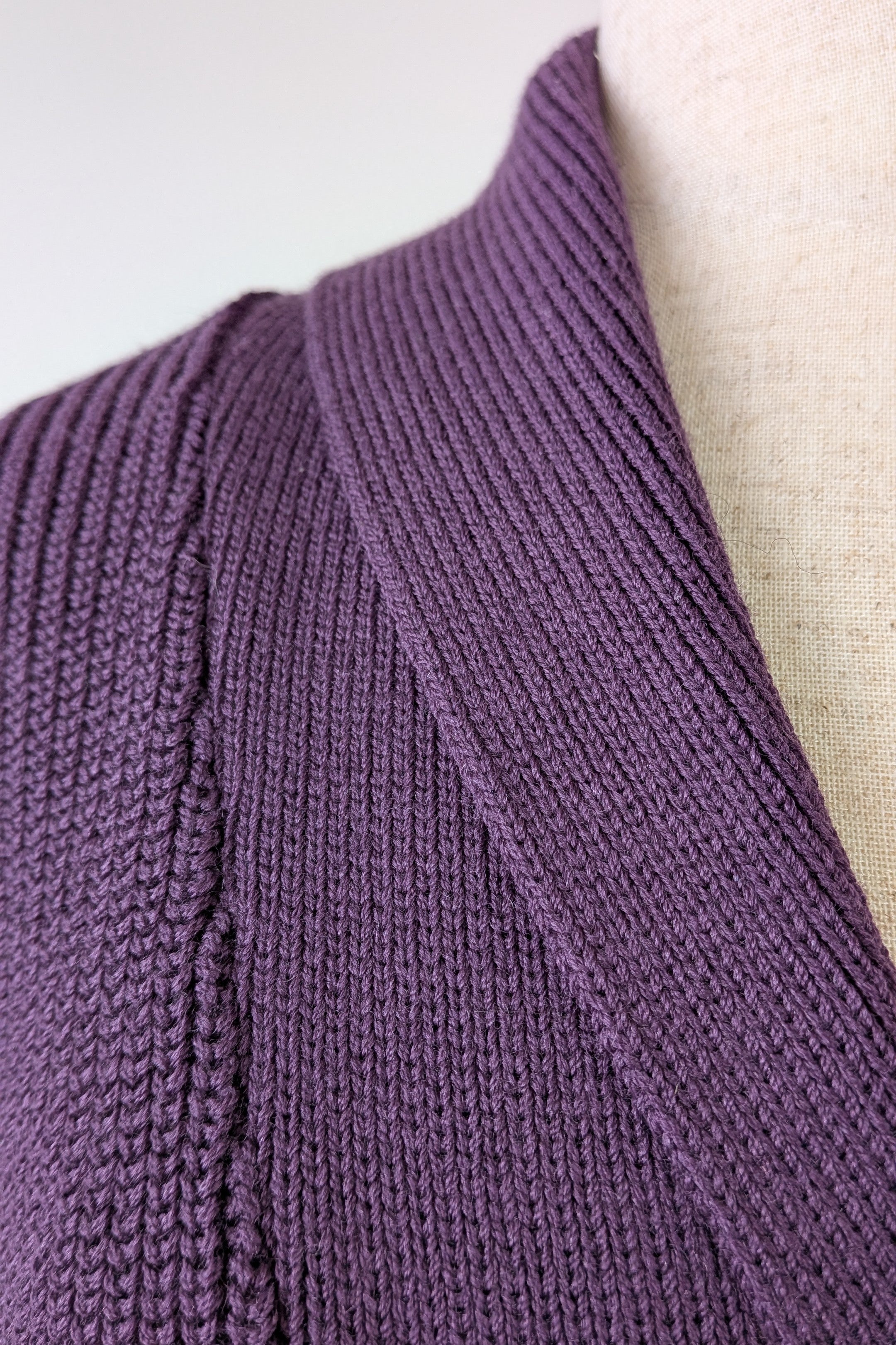 Vintage 80s Casaveen Pure New Wool Purple Cardigan (Made in Tasmania) Size 14