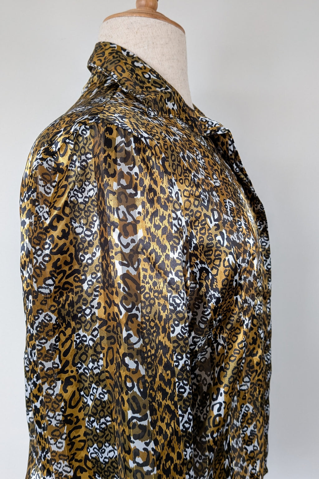 Vintage 90s Talkabout Leopard Print Shirt Size L