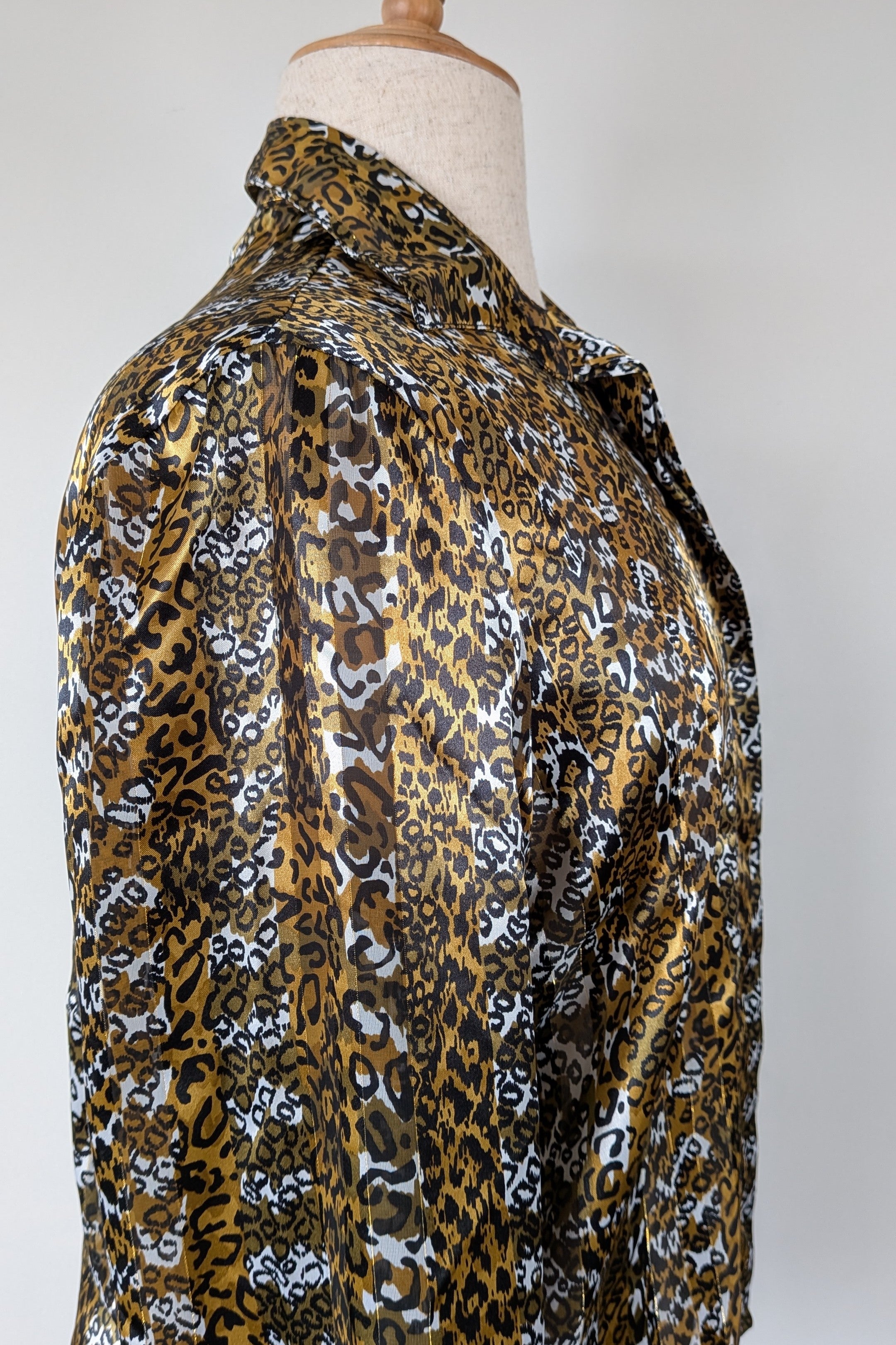 Vintage 90s Talkabout Leopard Print Shirt Size L