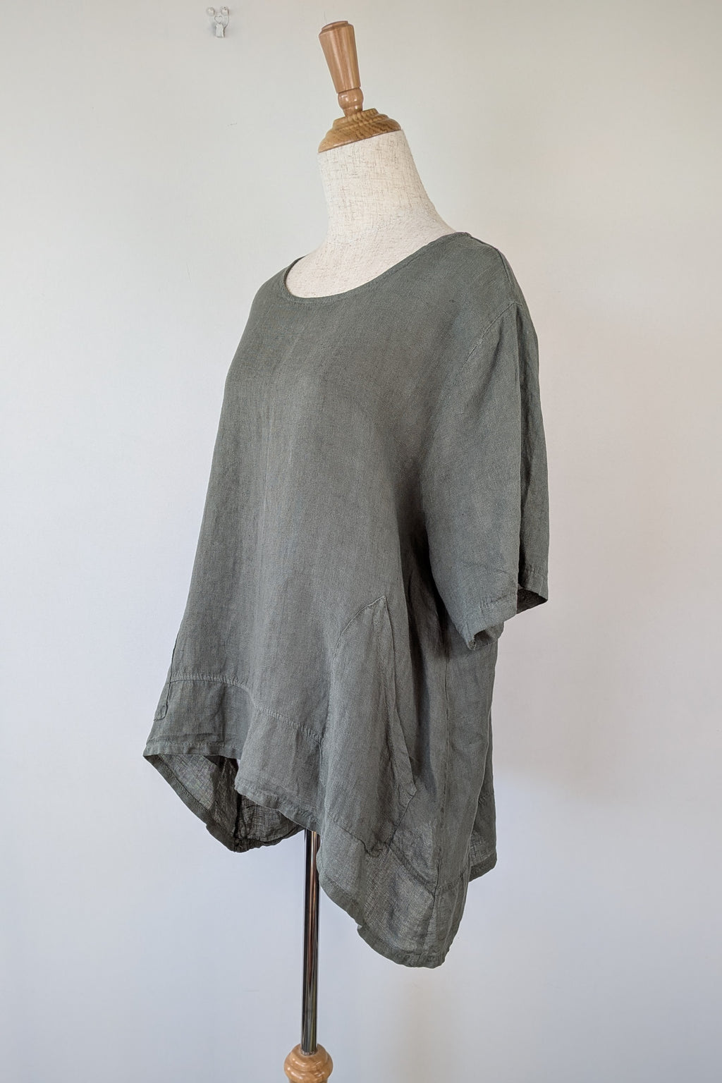 Dolce Vita Italian Linen Top in Khaki One Size