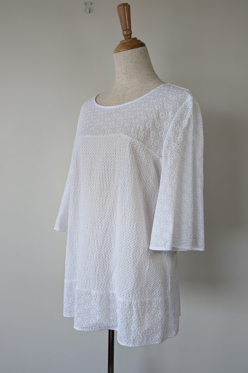 Blue Illusion 100% Organic Cotton White Embroidered Bell Sleeve Shirt Size M