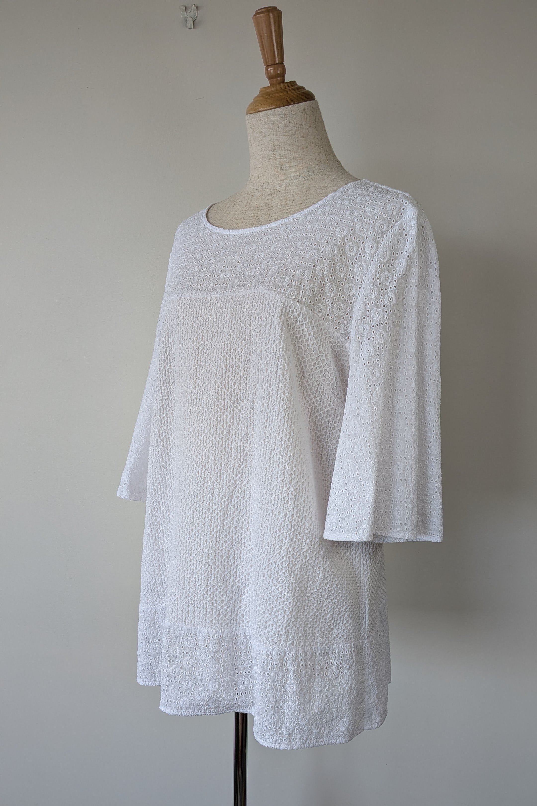 Blue Illusion 100% Organic Cotton White Embroidered Bell Sleeve Shirt Size M