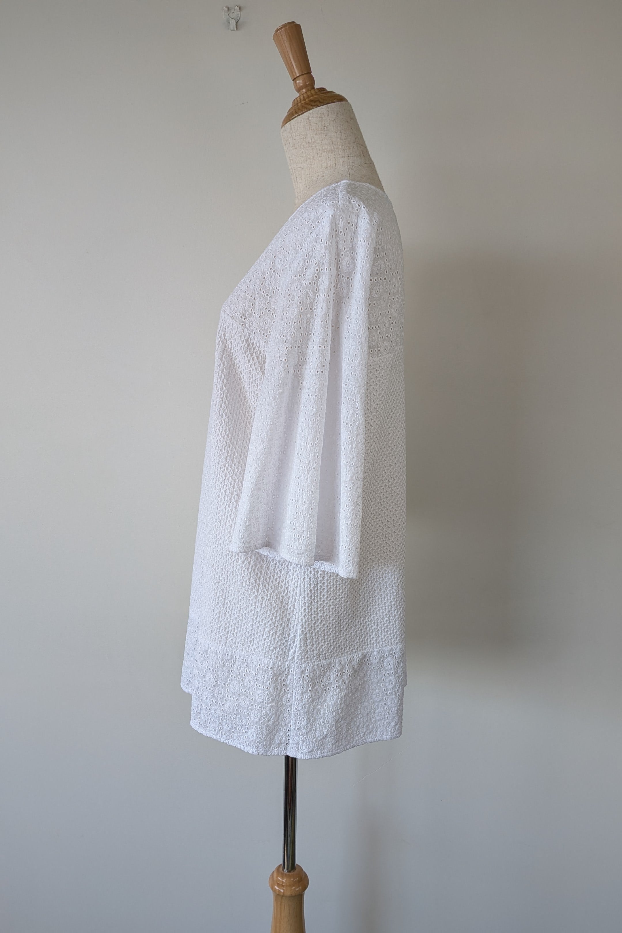 Blue Illusion 100% Organic Cotton White Embroidered Bell Sleeve Shirt Size M