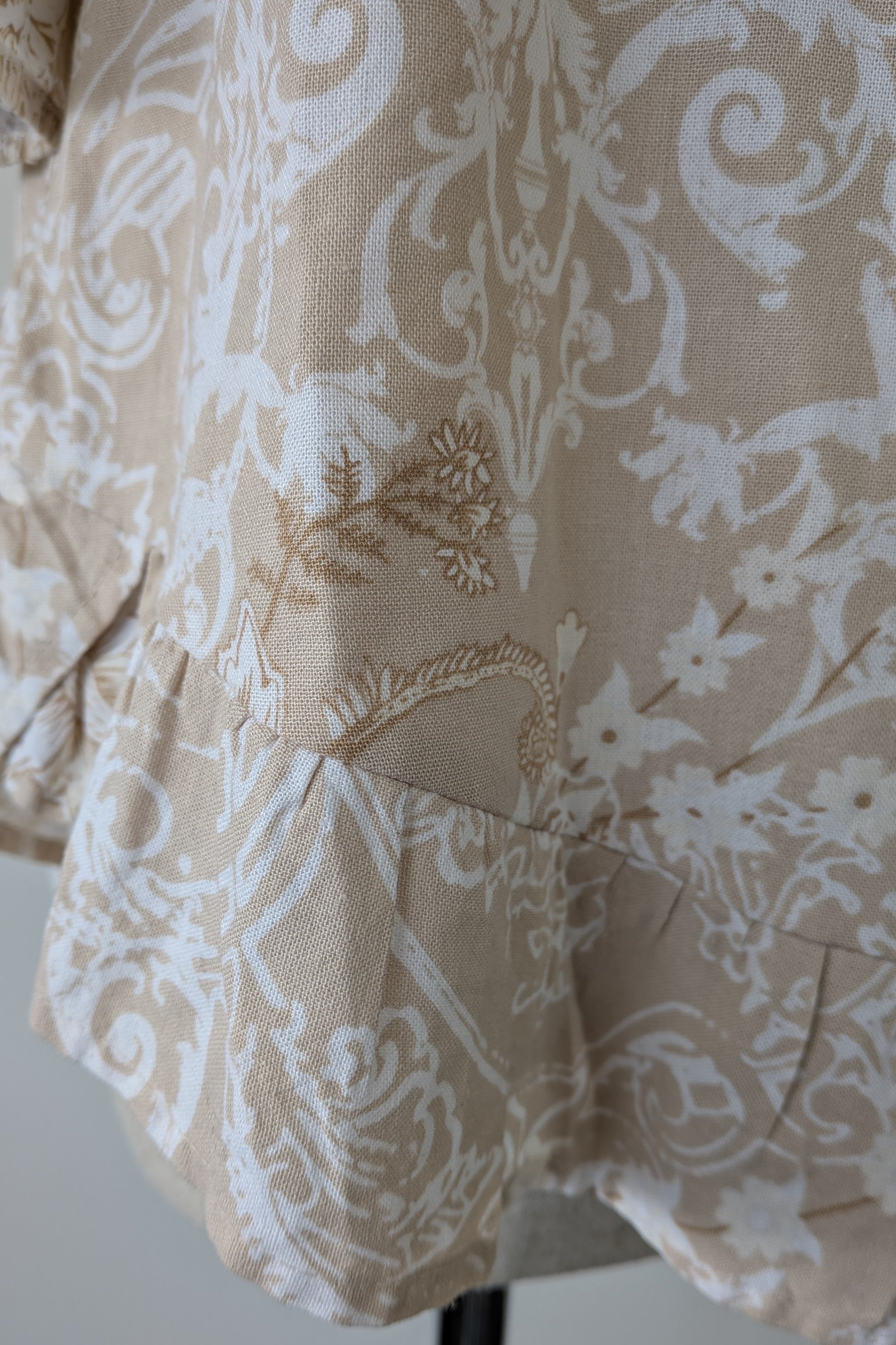 W Lane Linen Blend Beige & White Paisley Print Top Size 10