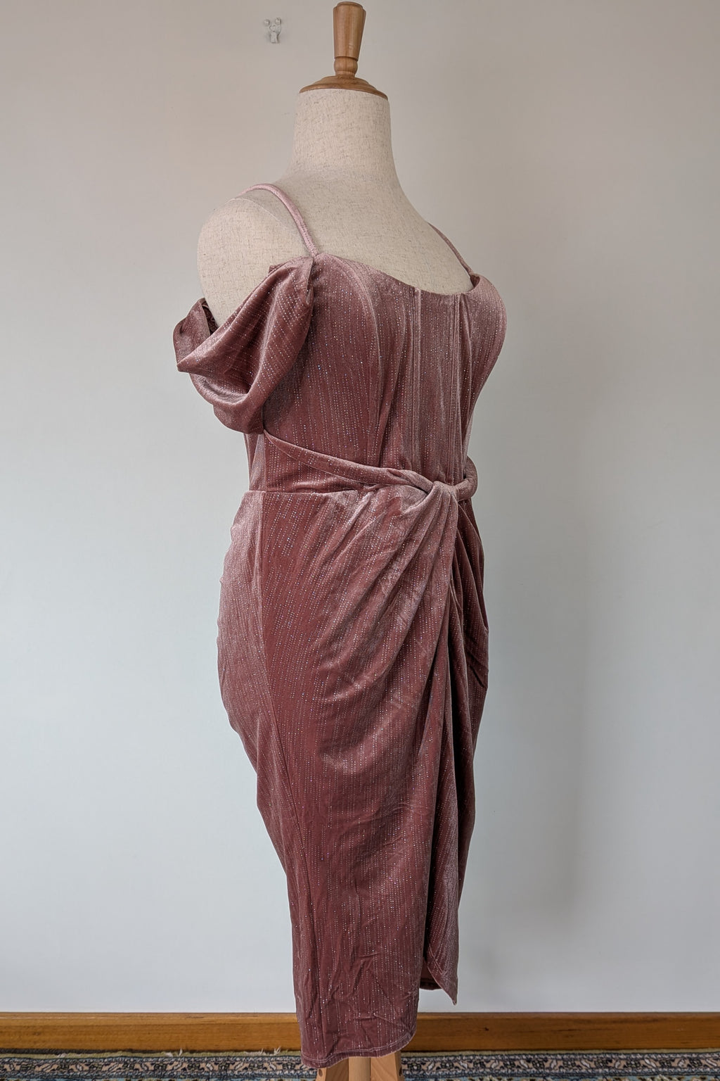 City Chic Jayla Cold Shoulder Velvet Rose Dress Size M