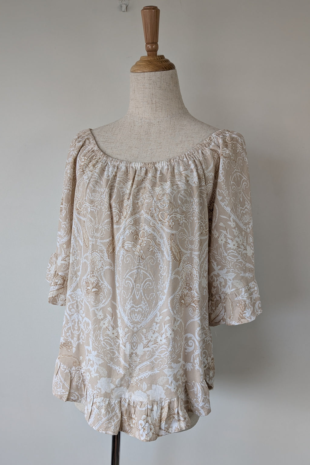 W Lane Linen Blend Beige & White Paisley Print Top Size 10
