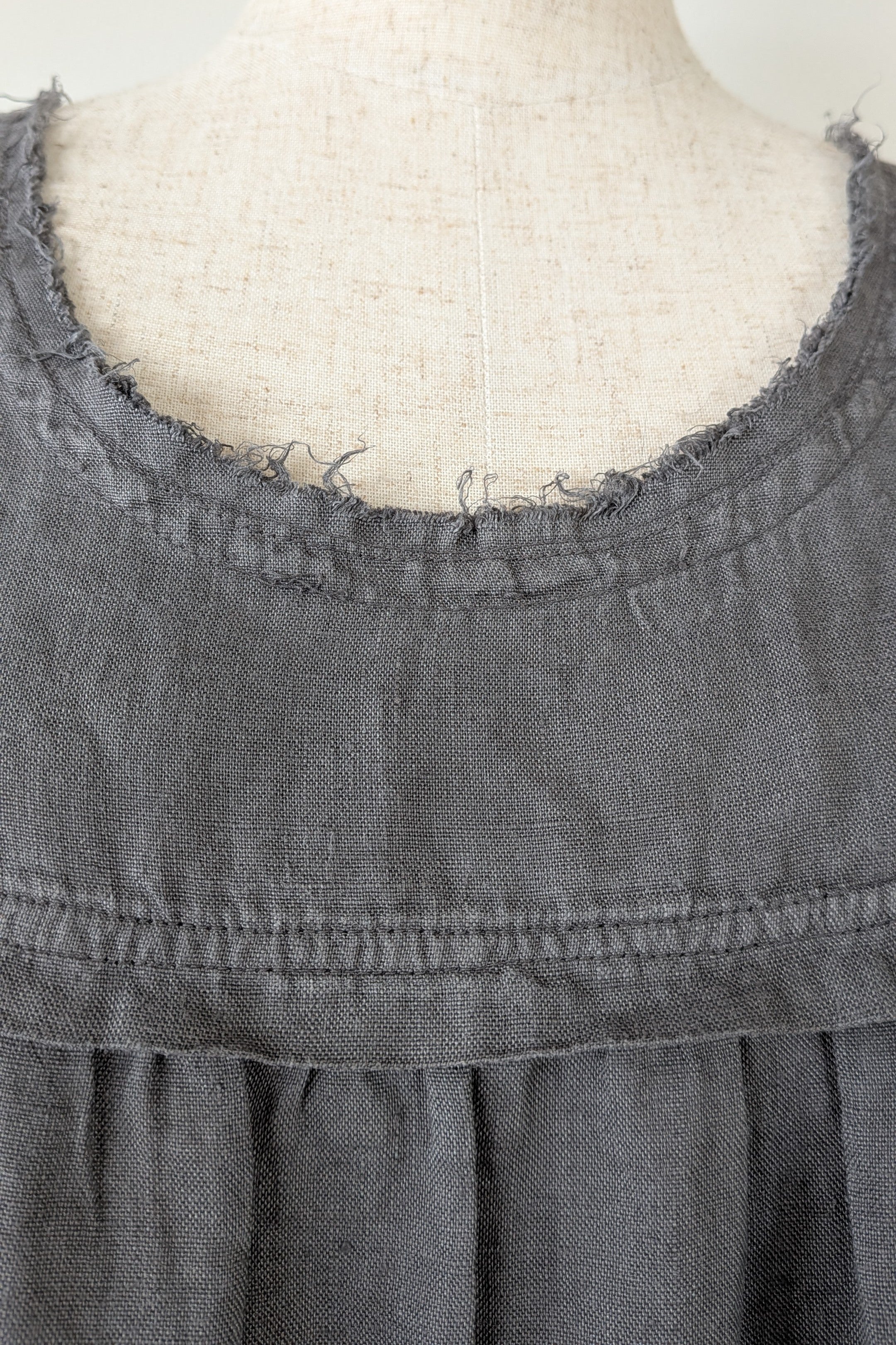Montaigne Grey Pur Frayed Singlet Top in Linen Size S