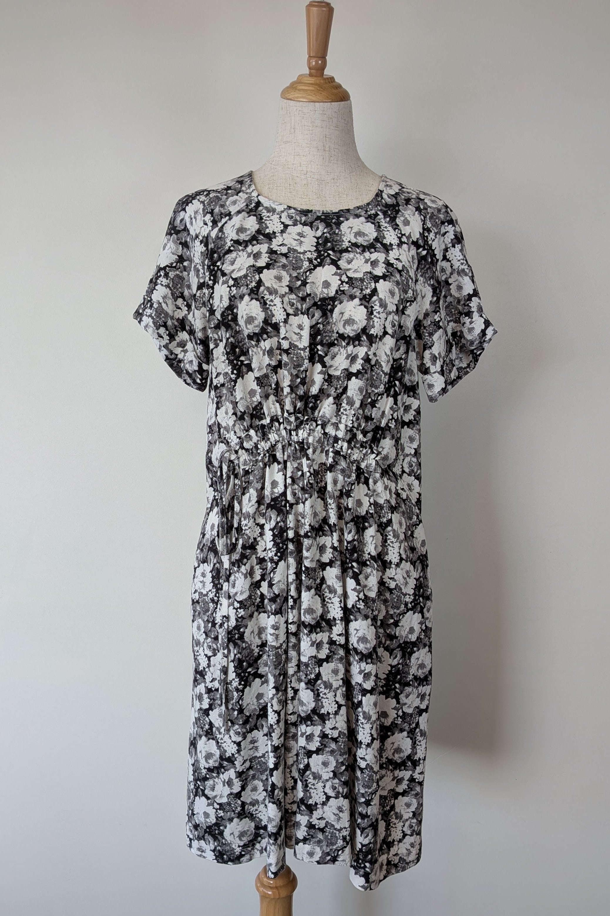 Veducci Linen Blend Floral Monochrome Dress Size 10