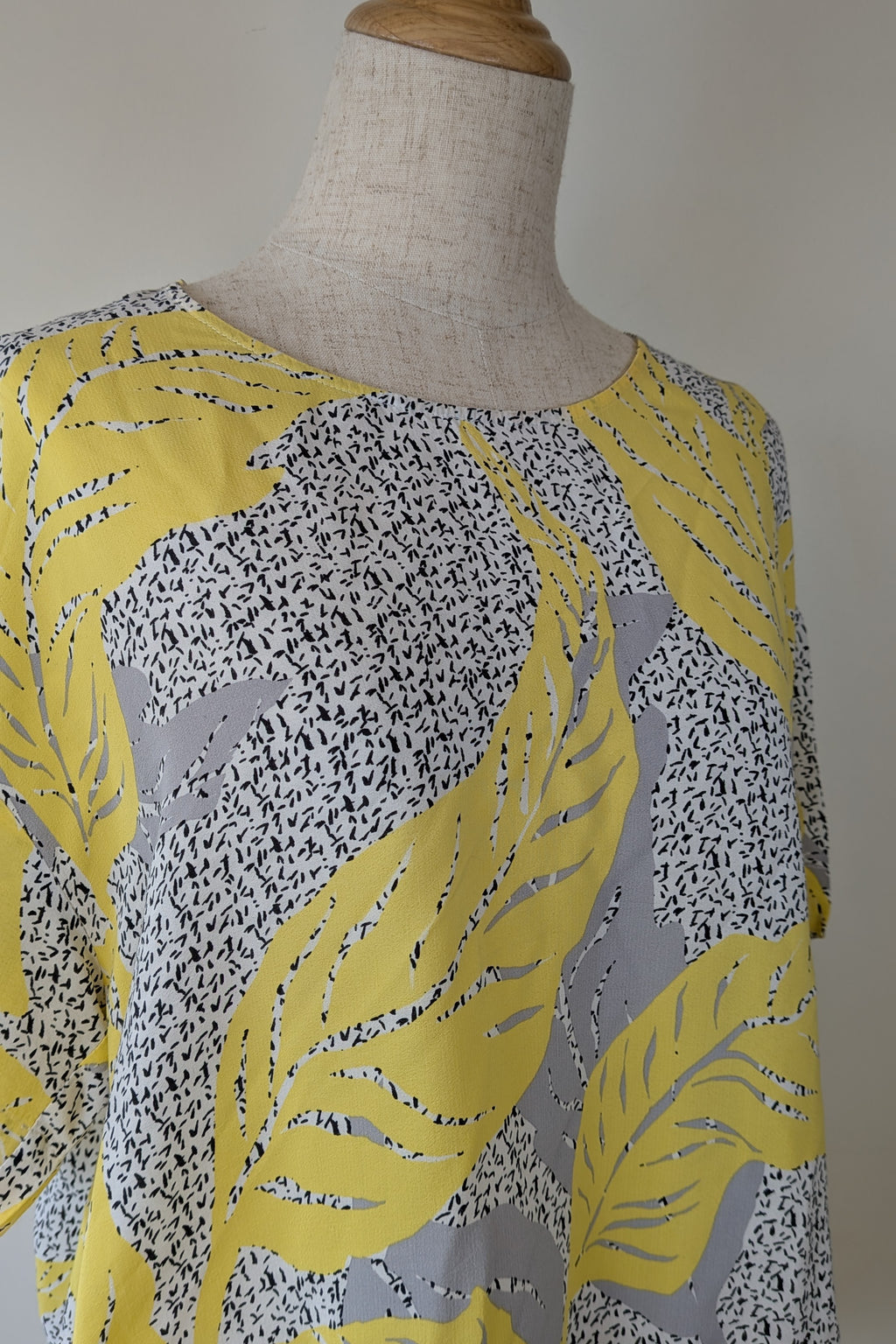 Country Road Tropical Print Woven Top Size M