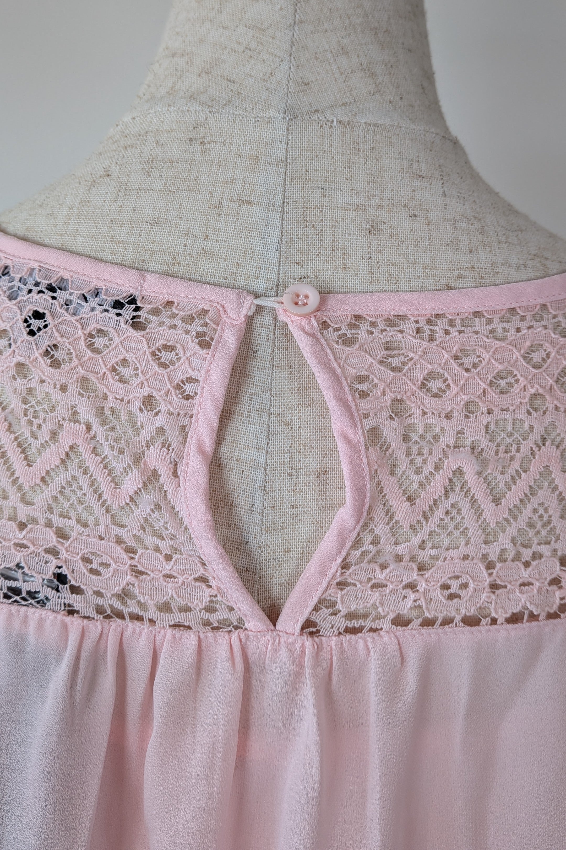 Liz Jordan Designer Collection Rue De Renne Pink Lace Trim Top Size 14 BNWT RRP $99.95