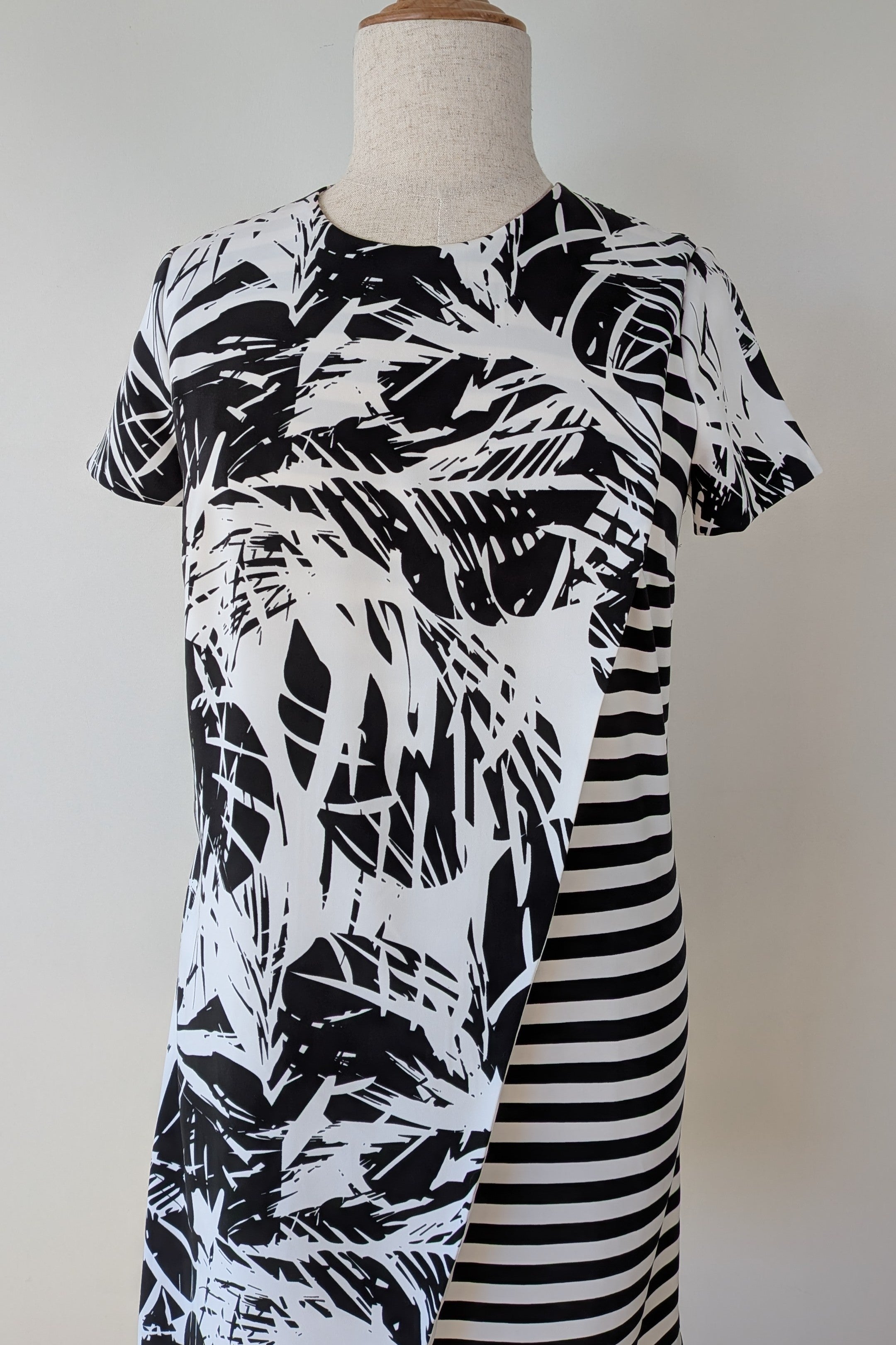 Jane Lamerton Tropical Stripe Monochrome Dress Size 14 Brand New With Tags RRP $139