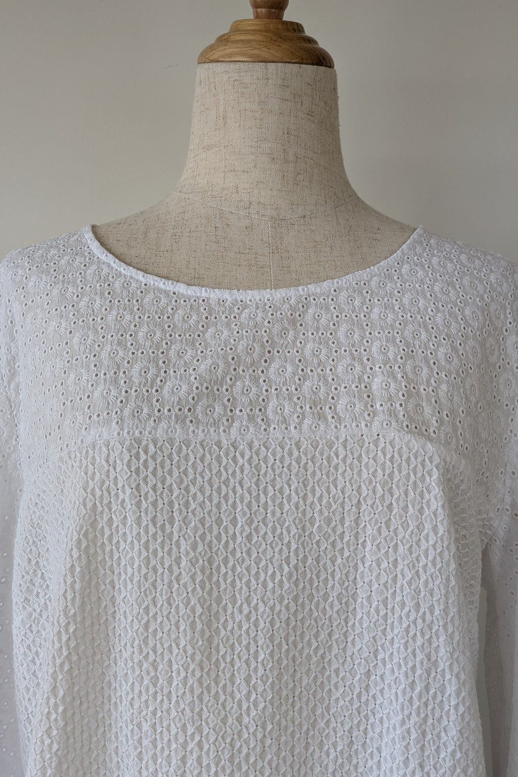 Blue Illusion 100% Organic Cotton White Embroidered Bell Sleeve Shirt Size M