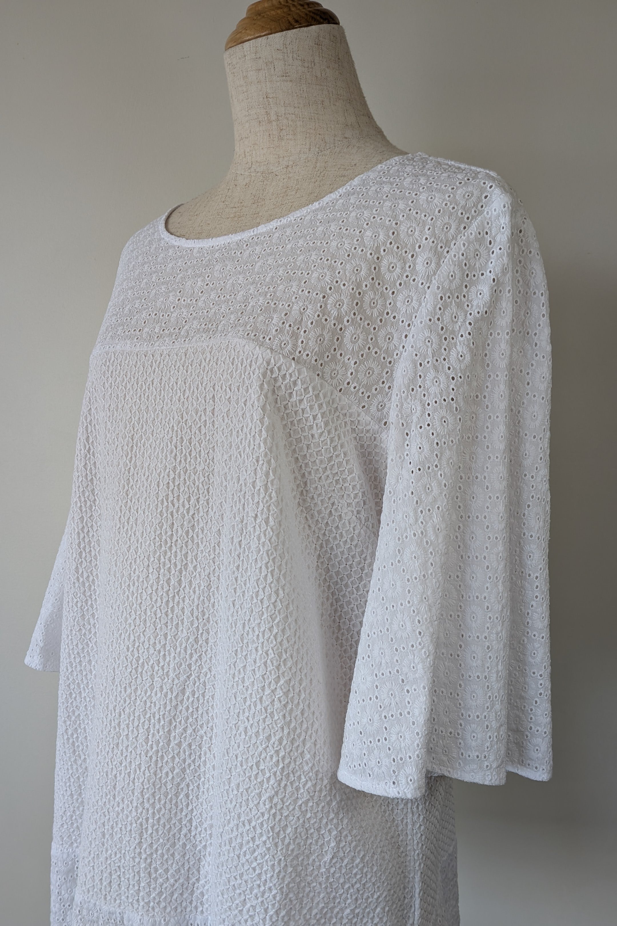 Blue Illusion 100% Organic Cotton White Embroidered Bell Sleeve Shirt Size M