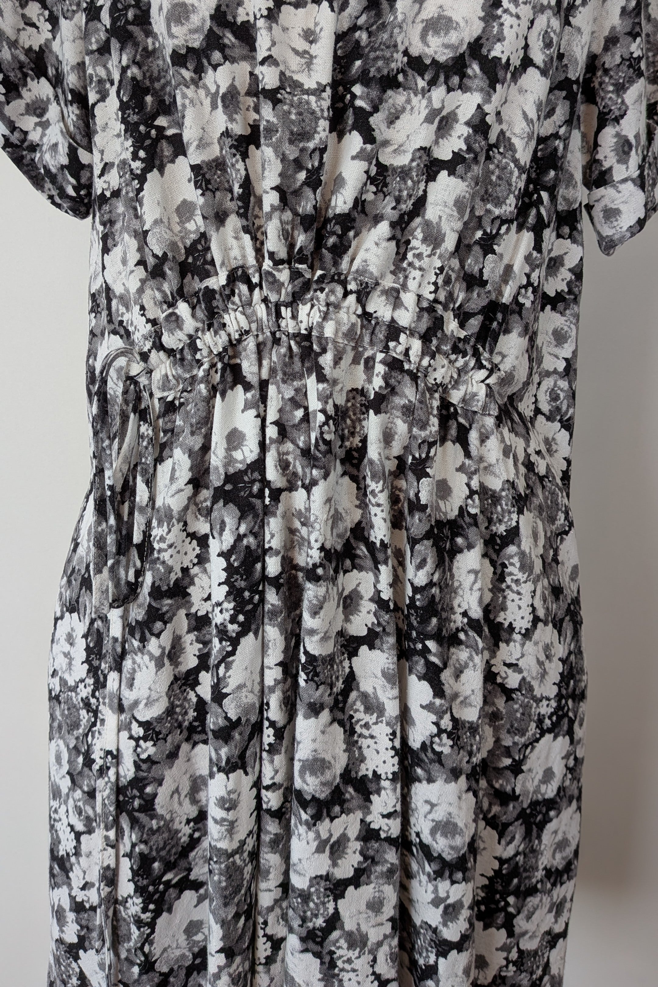Veducci Linen Blend Floral Monochrome Dress Size 10