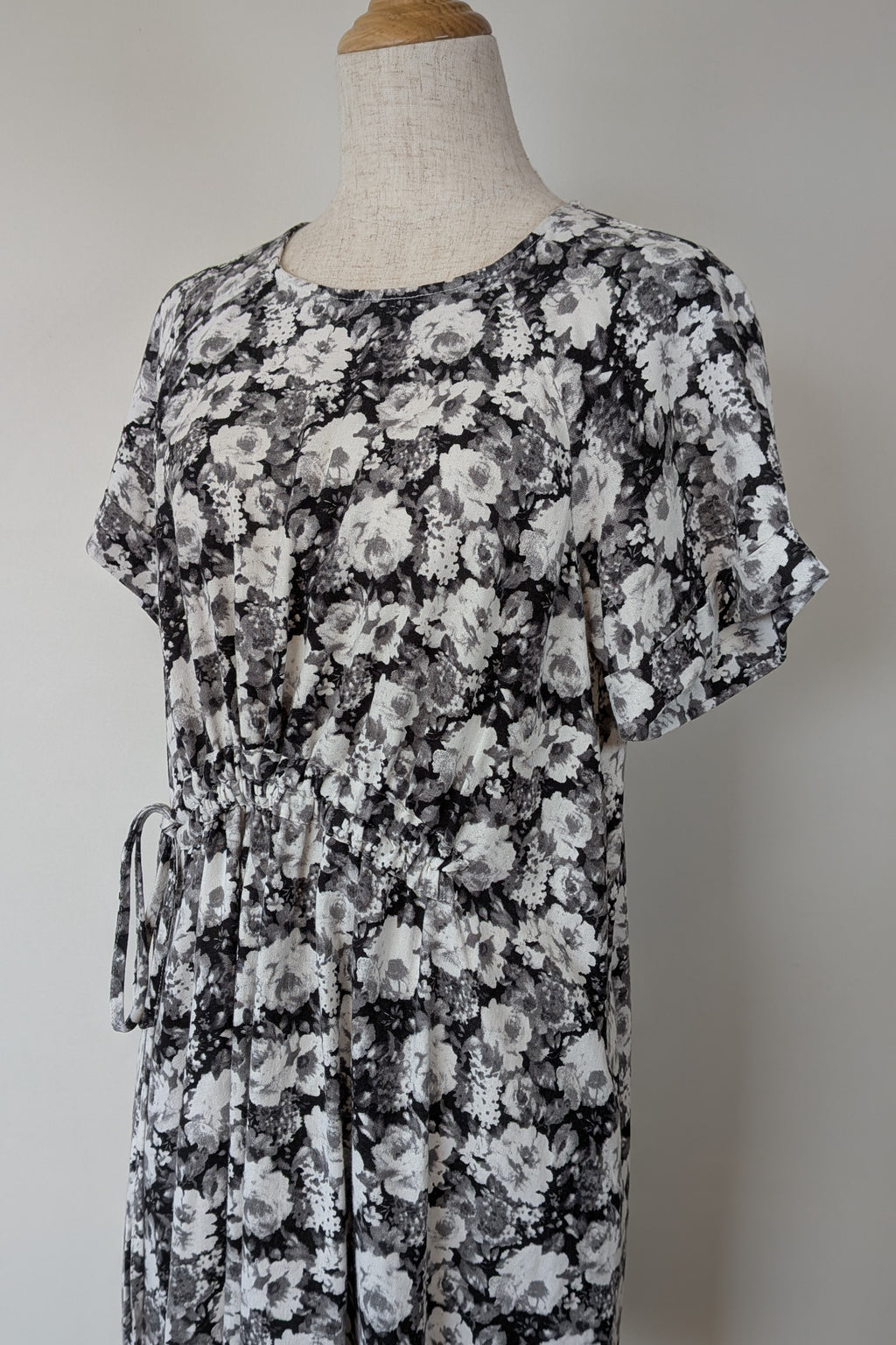 Veducci Linen Blend Floral Monochrome Dress Size 10