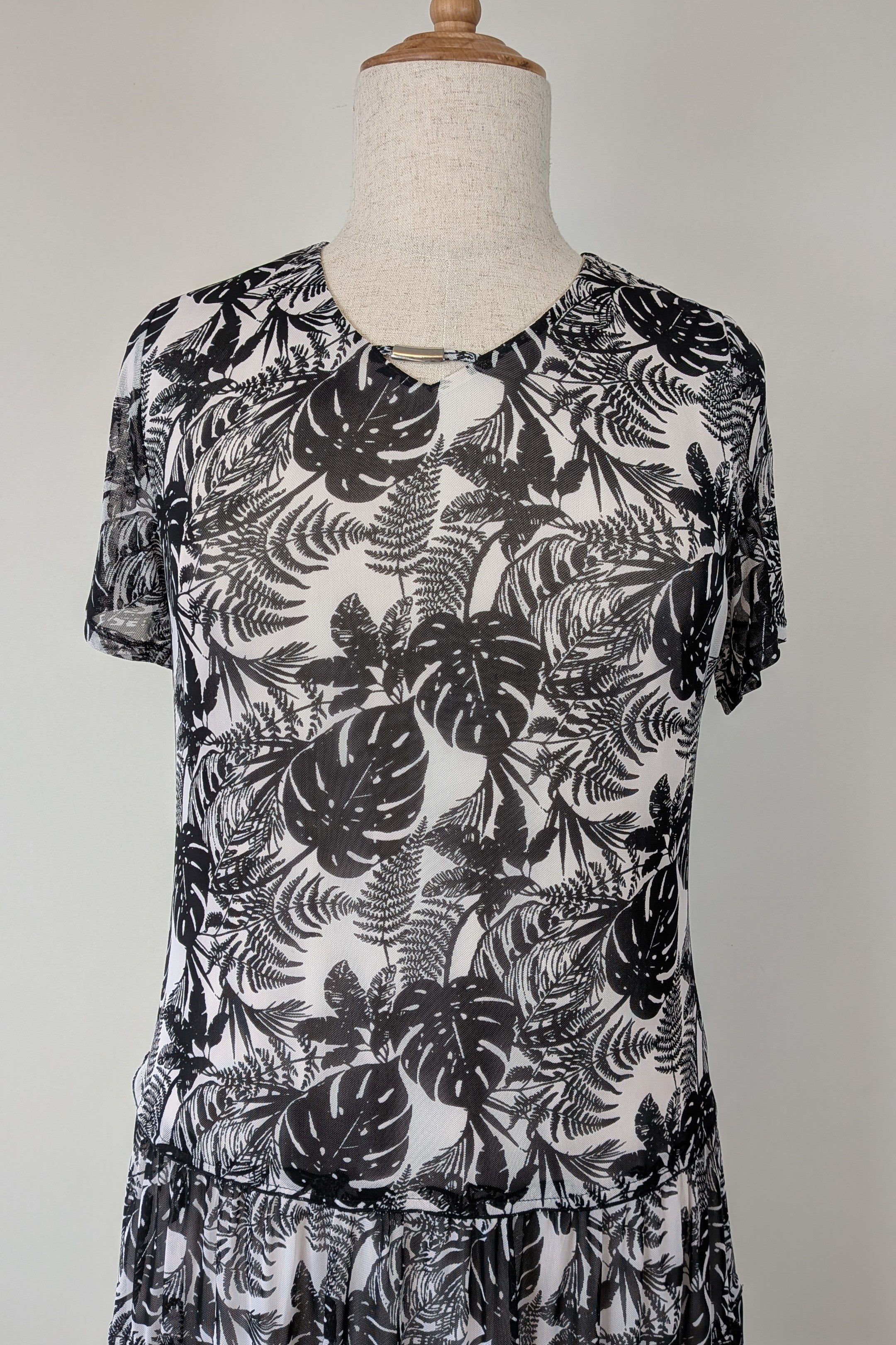 Noni B Tropical Leaf Monochrome Tiered Dress Size 1XL Brand New With Tags RRP $149.95