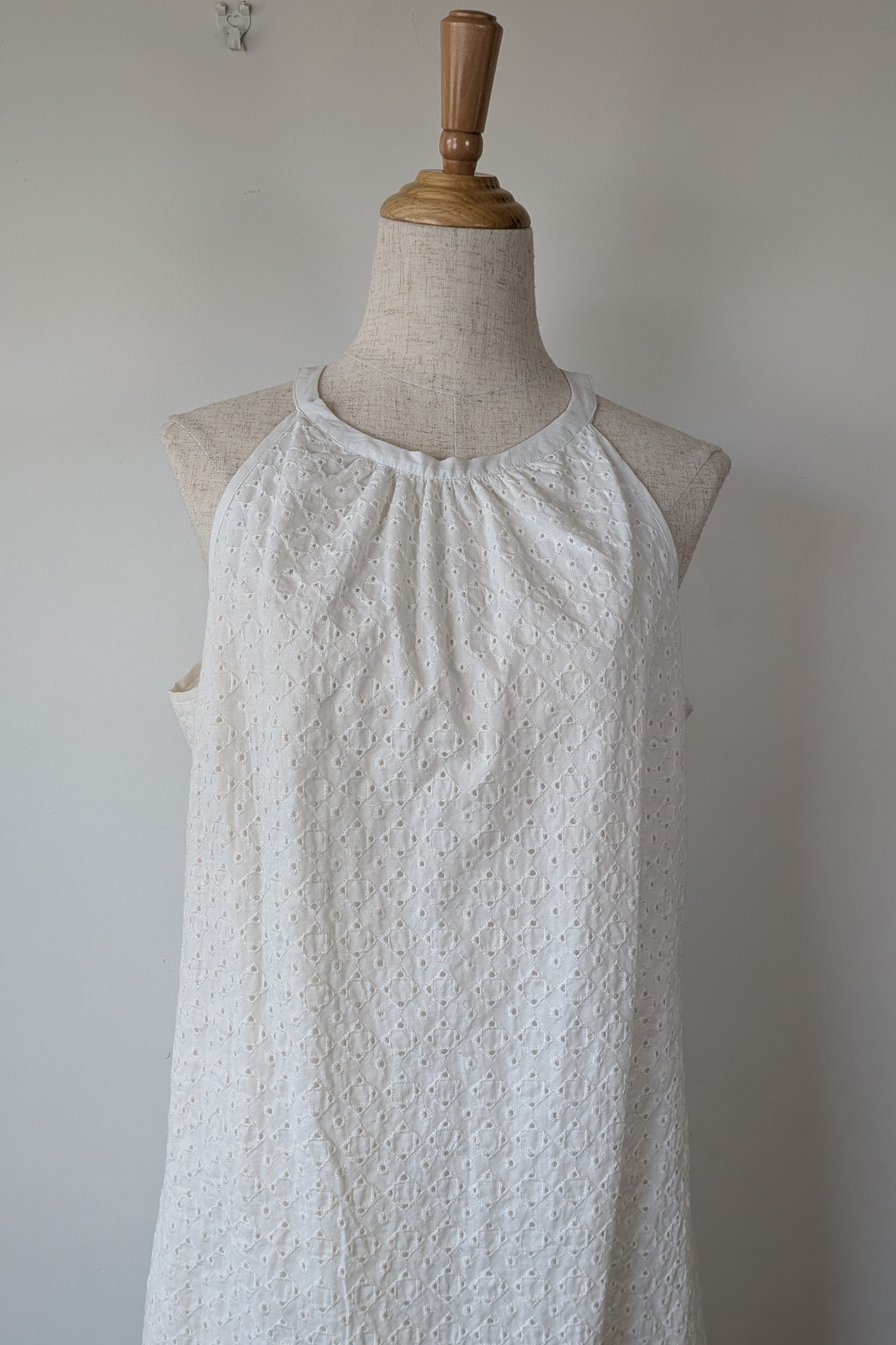Inspyr Signature White Embroidered Halter Neck Dress Size 10 Brand New With Tags