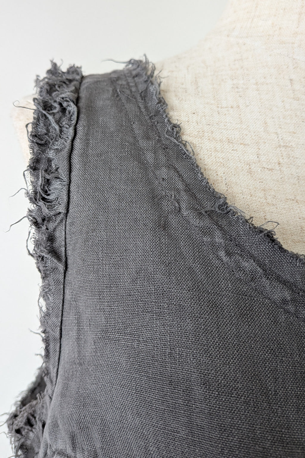 Montaigne Grey Pur Frayed Singlet Top in Linen Size S