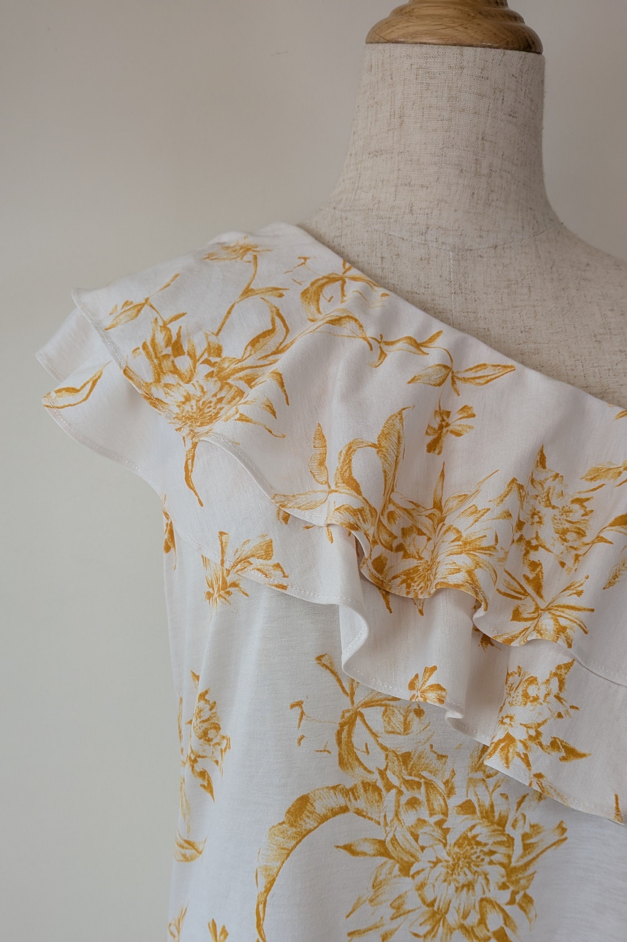 Witchery One Shoulder Ruffle Yellow Floral Top Size XS