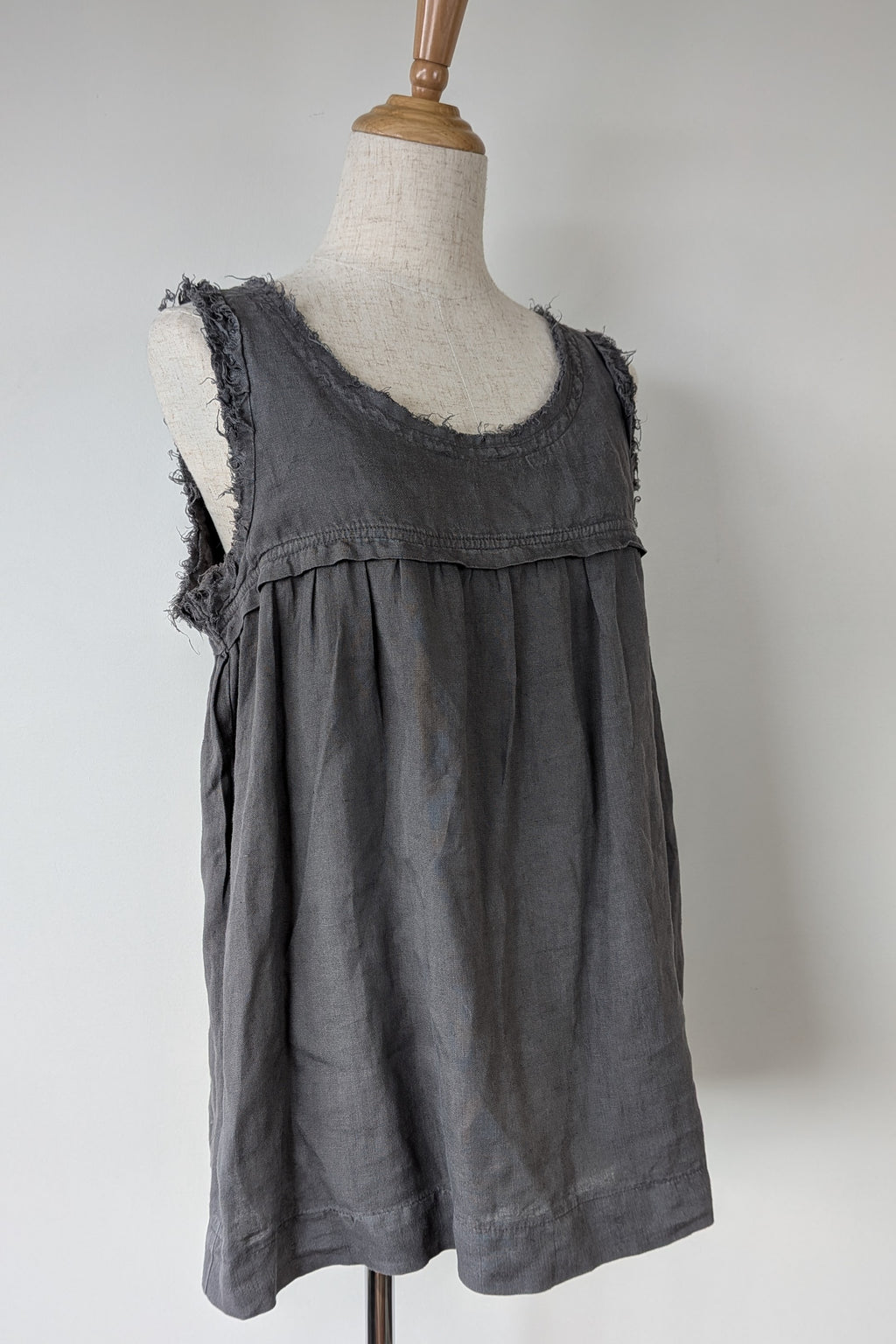 Montaigne Grey Pur Frayed Singlet Top in Linen Size S
