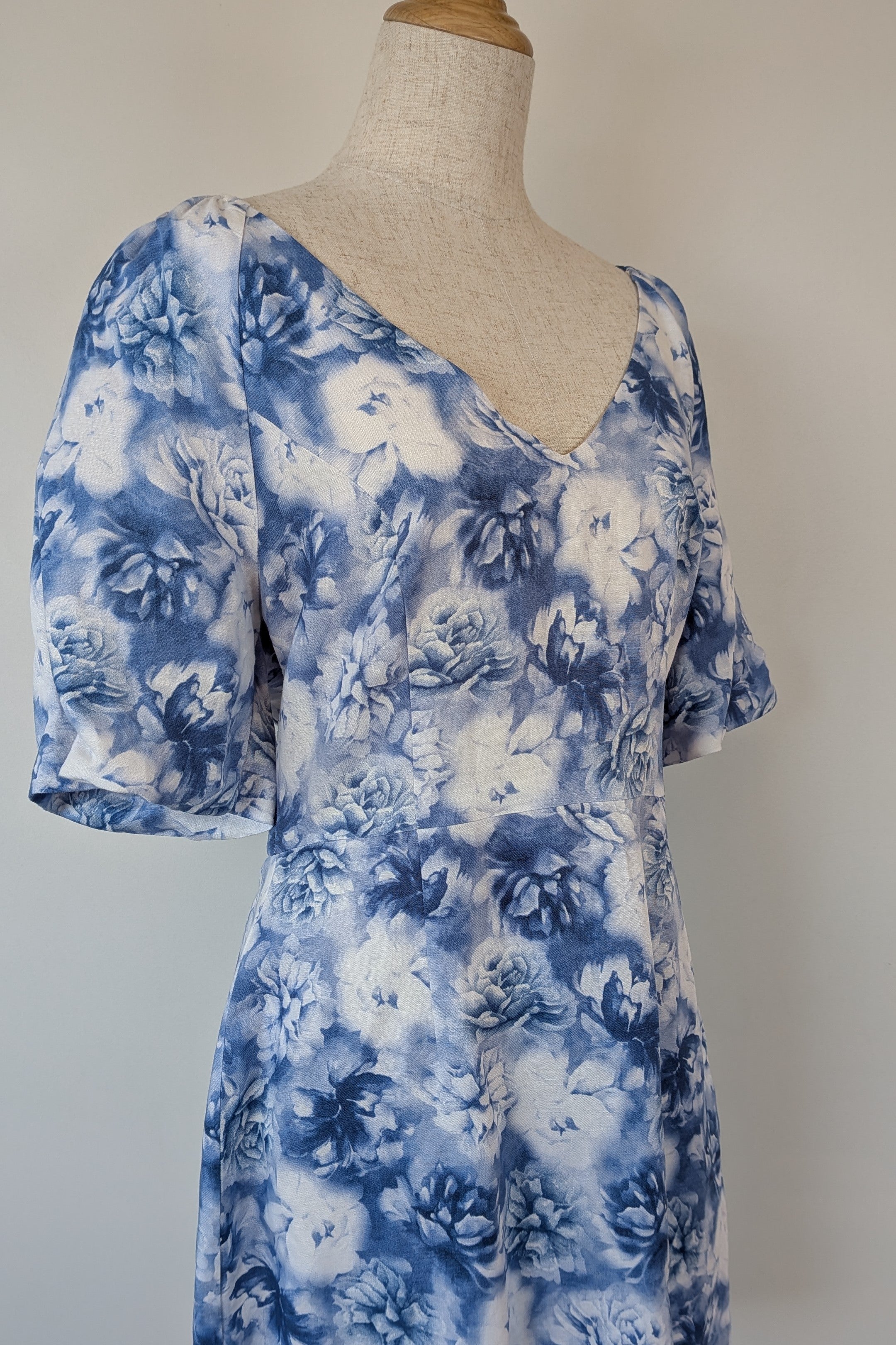 Tokito Blue & White Floral Puff Sleeve Dress Size 10