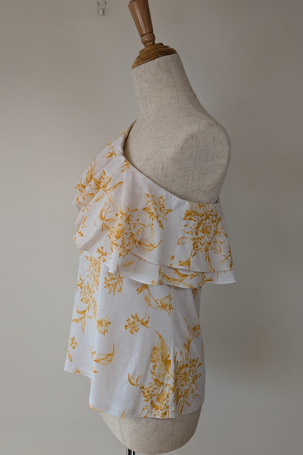 Witchery One Shoulder Ruffle Yellow Floral Top Size XS