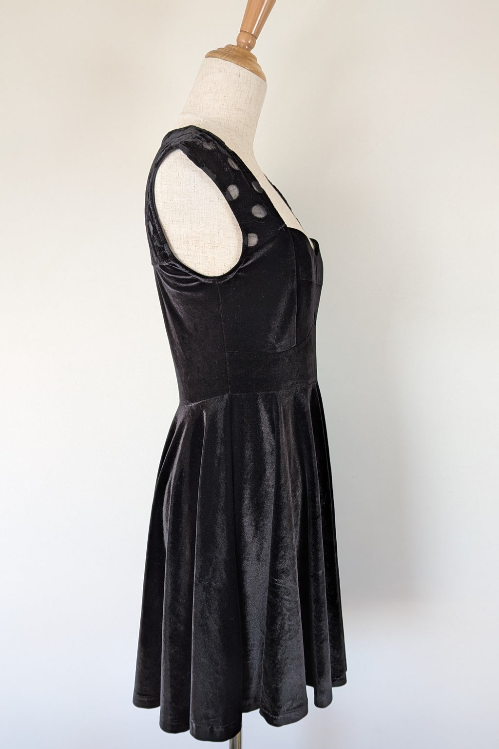 Quirky Circus Black Velvet Sweetheart Skater Dress Size 10