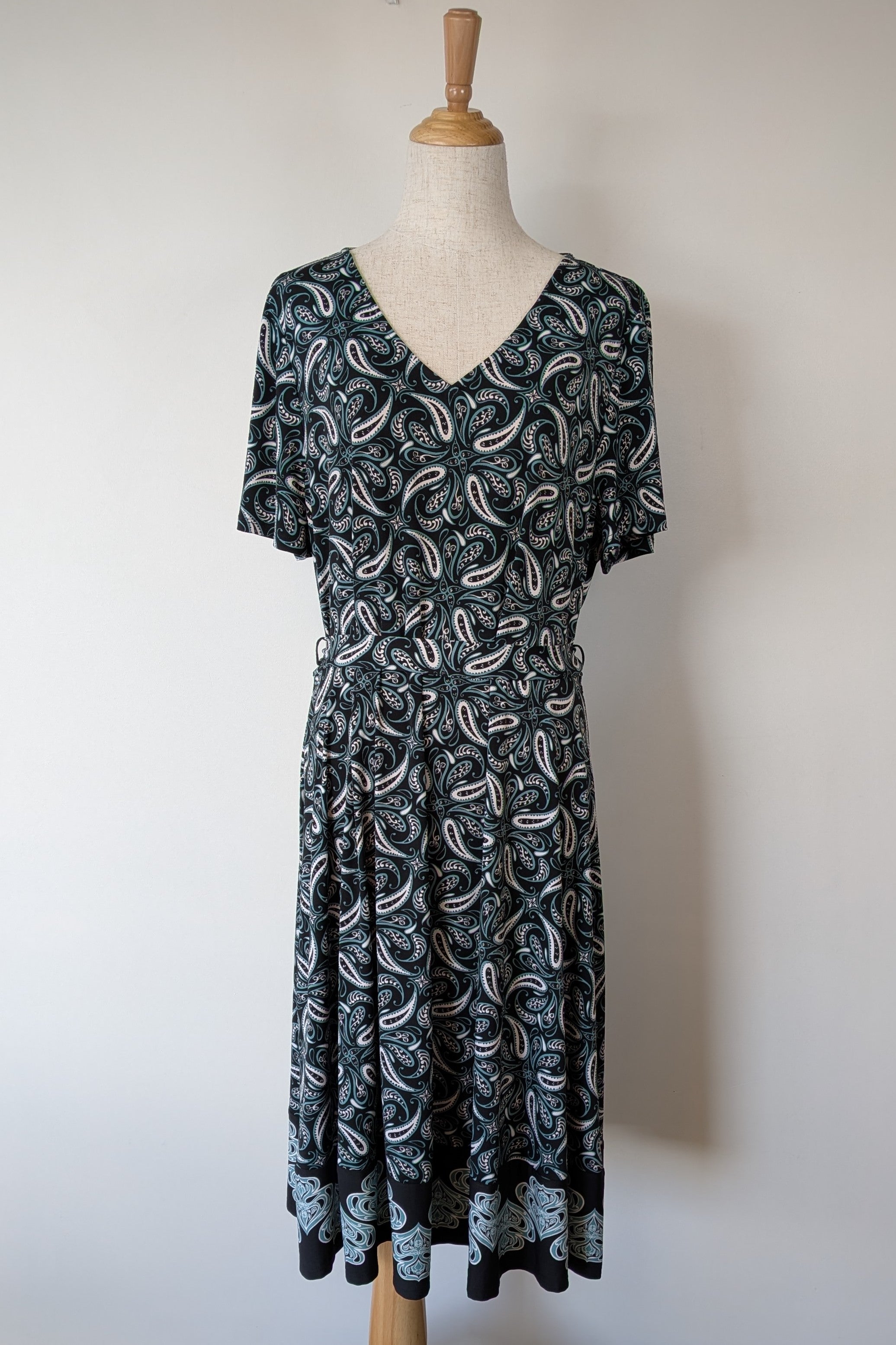 Jacqui E Megan Border Green Paisley Dress Size L Brand New With Tags RRP $159.95