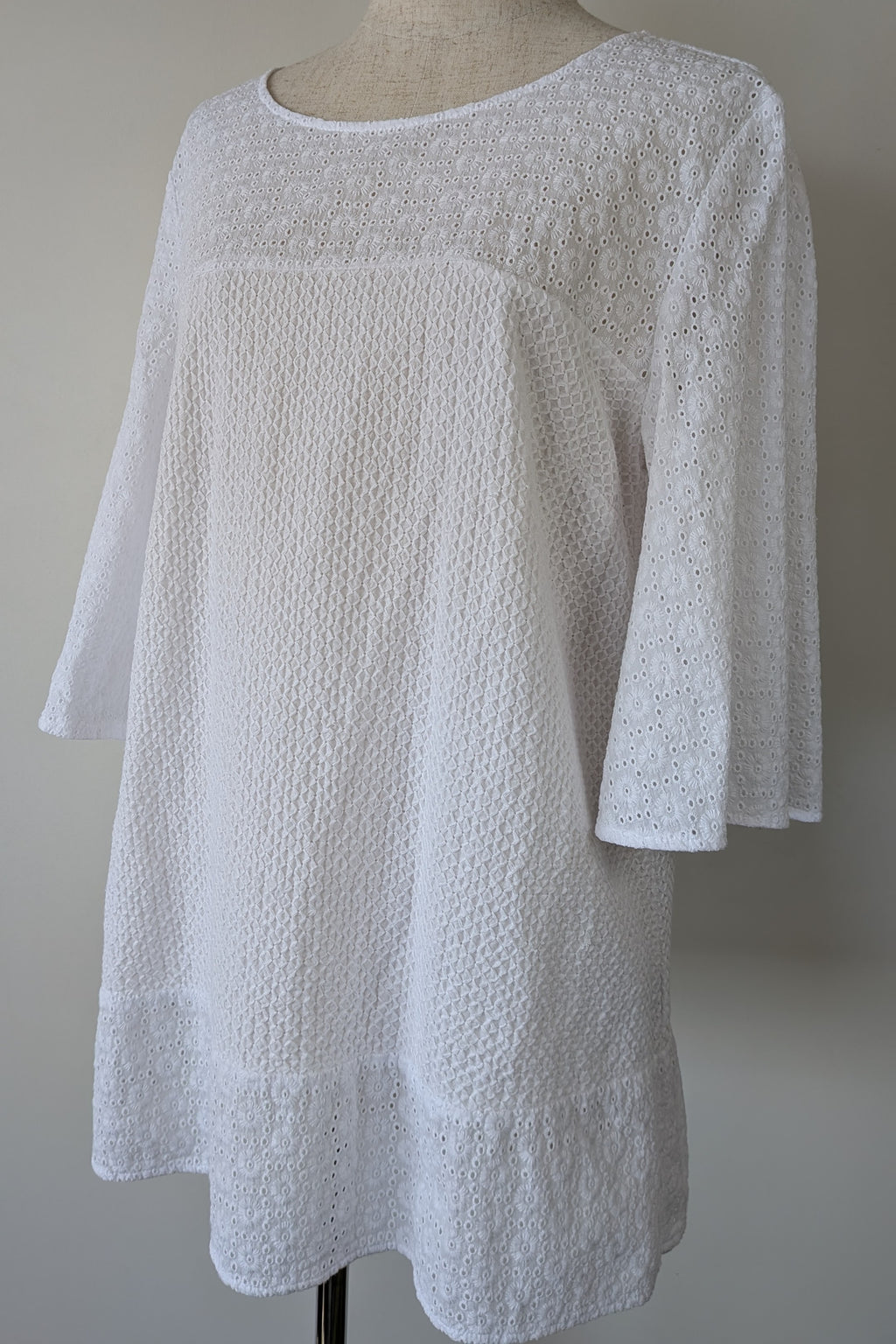Blue Illusion 100% Organic Cotton White Embroidered Bell Sleeve Shirt Size M