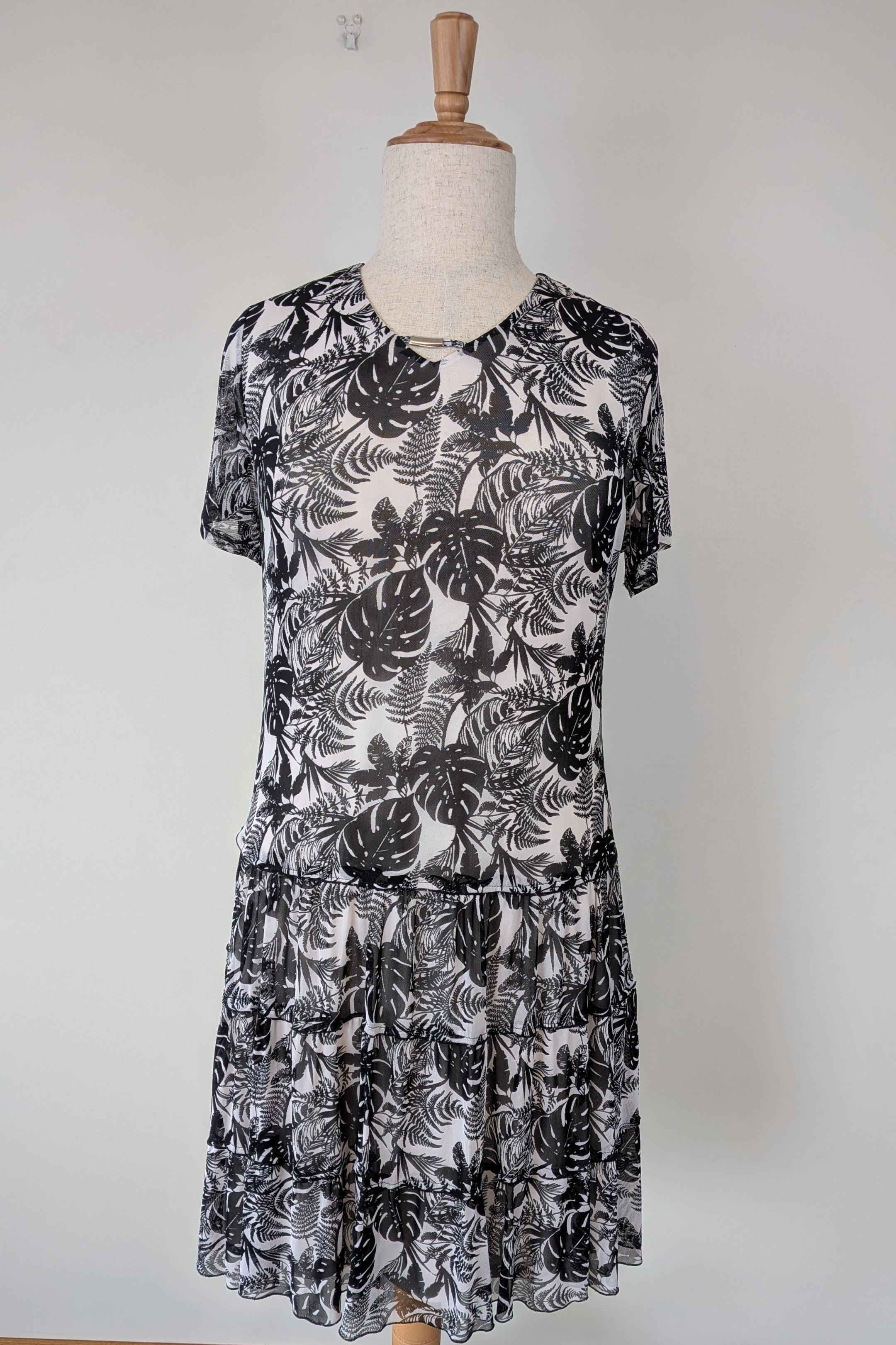 Noni B Tropical Leaf Monochrome Tiered Dress Size 1XL Brand New With Tags RRP $149.95