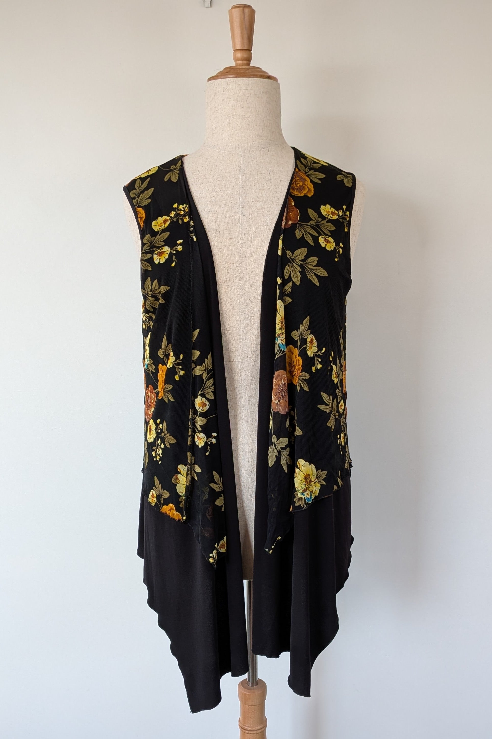 Veducci Yellow Floral Vest Cardigan Size 16 Brand New With Tags