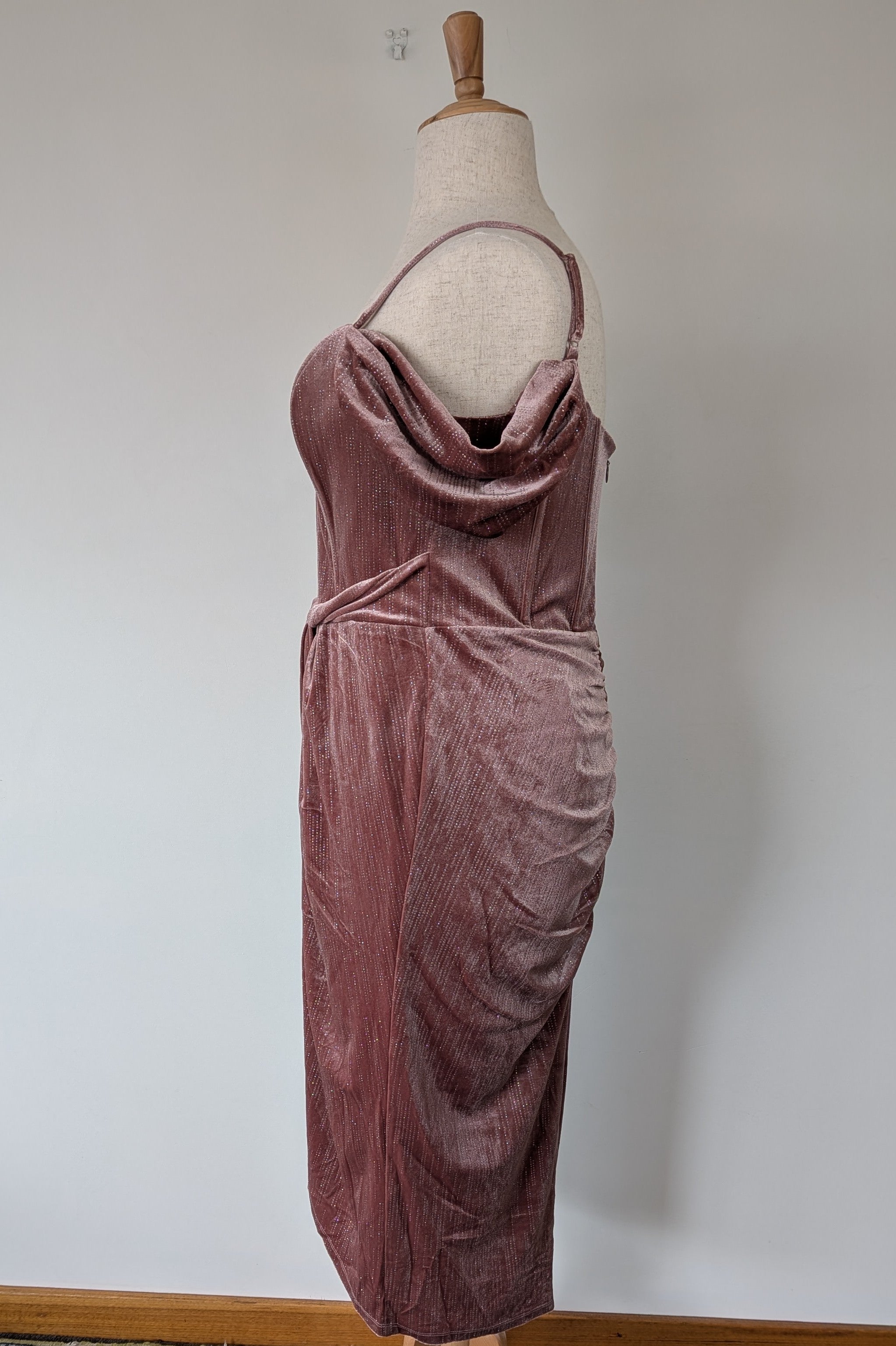 City Chic Jayla Cold Shoulder Velvet Rose Dress Size M