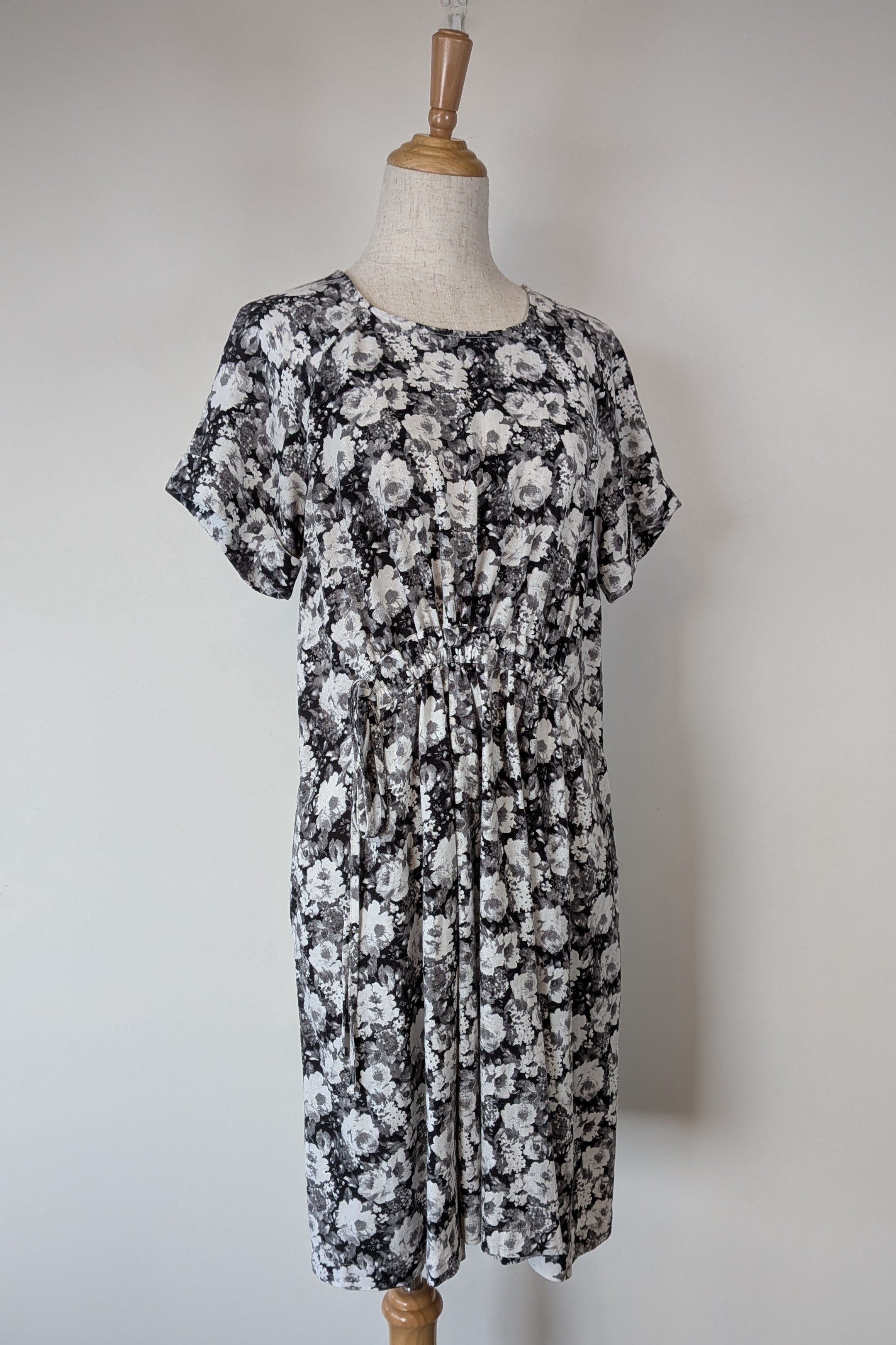 Veducci Linen Blend Floral Monochrome Dress Size 10