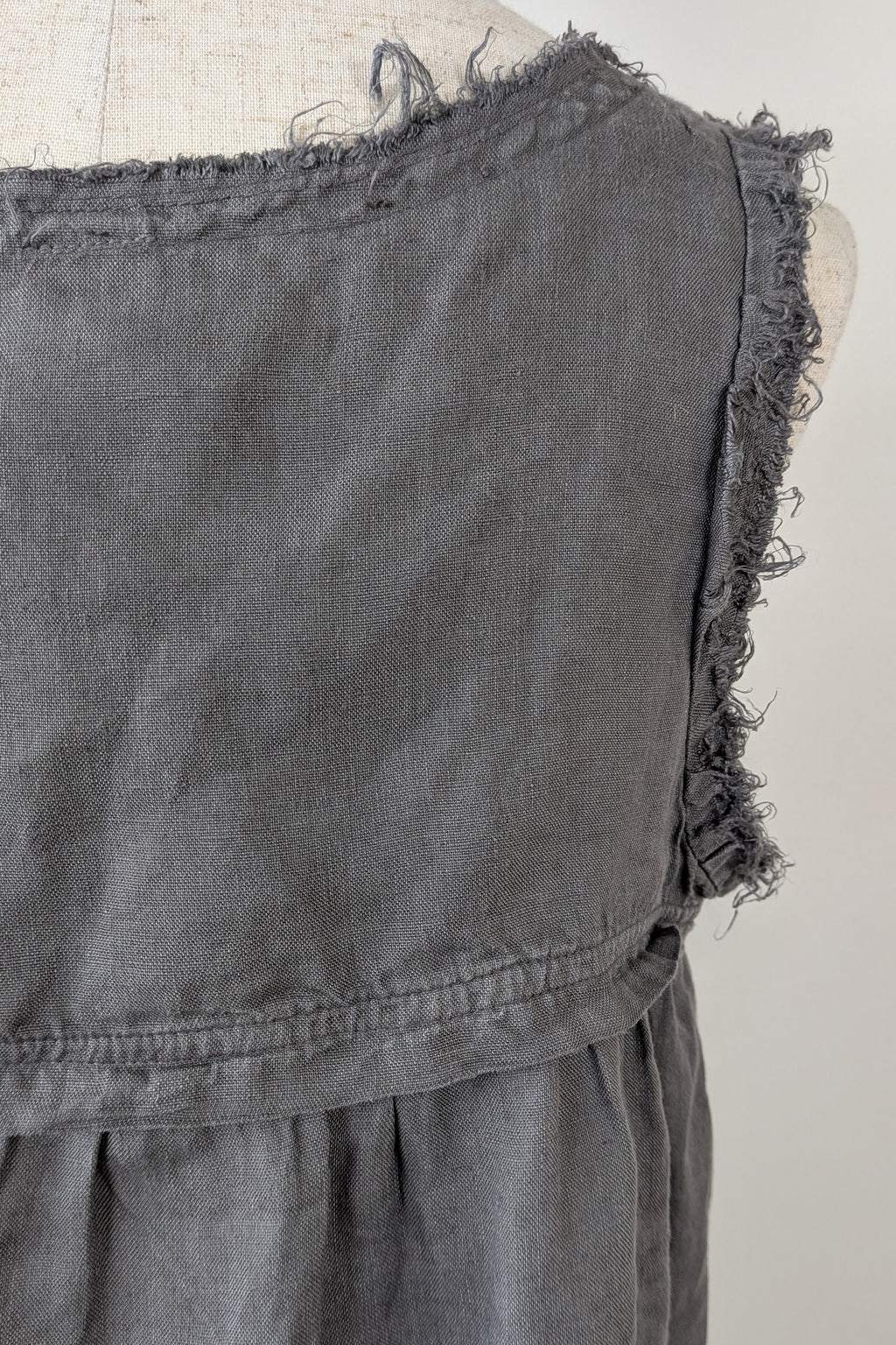 Montaigne Grey Pur Frayed Singlet Top in Linen Size S