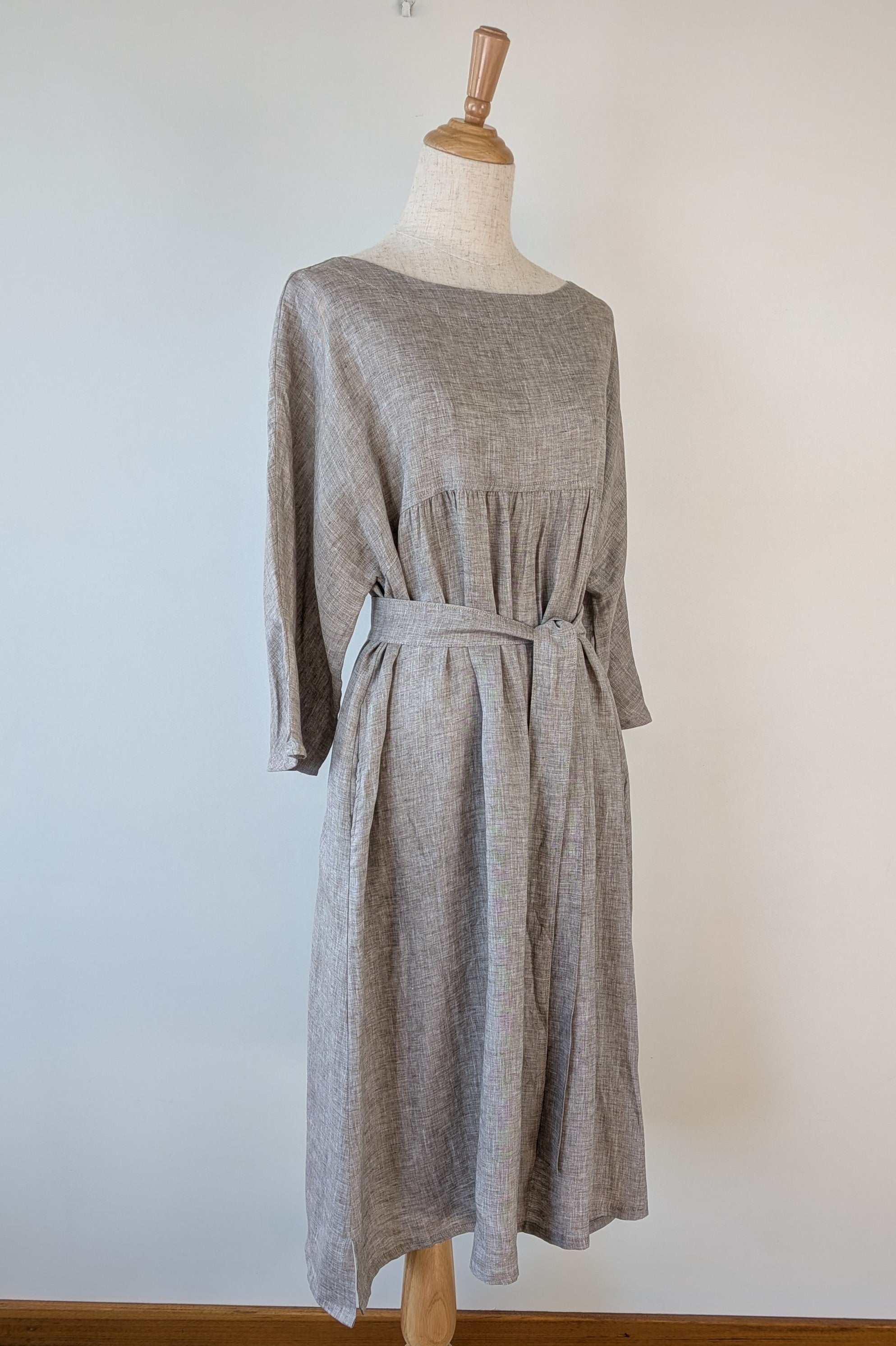 Stella Moda Linen Midi Dress in Grey in One Size