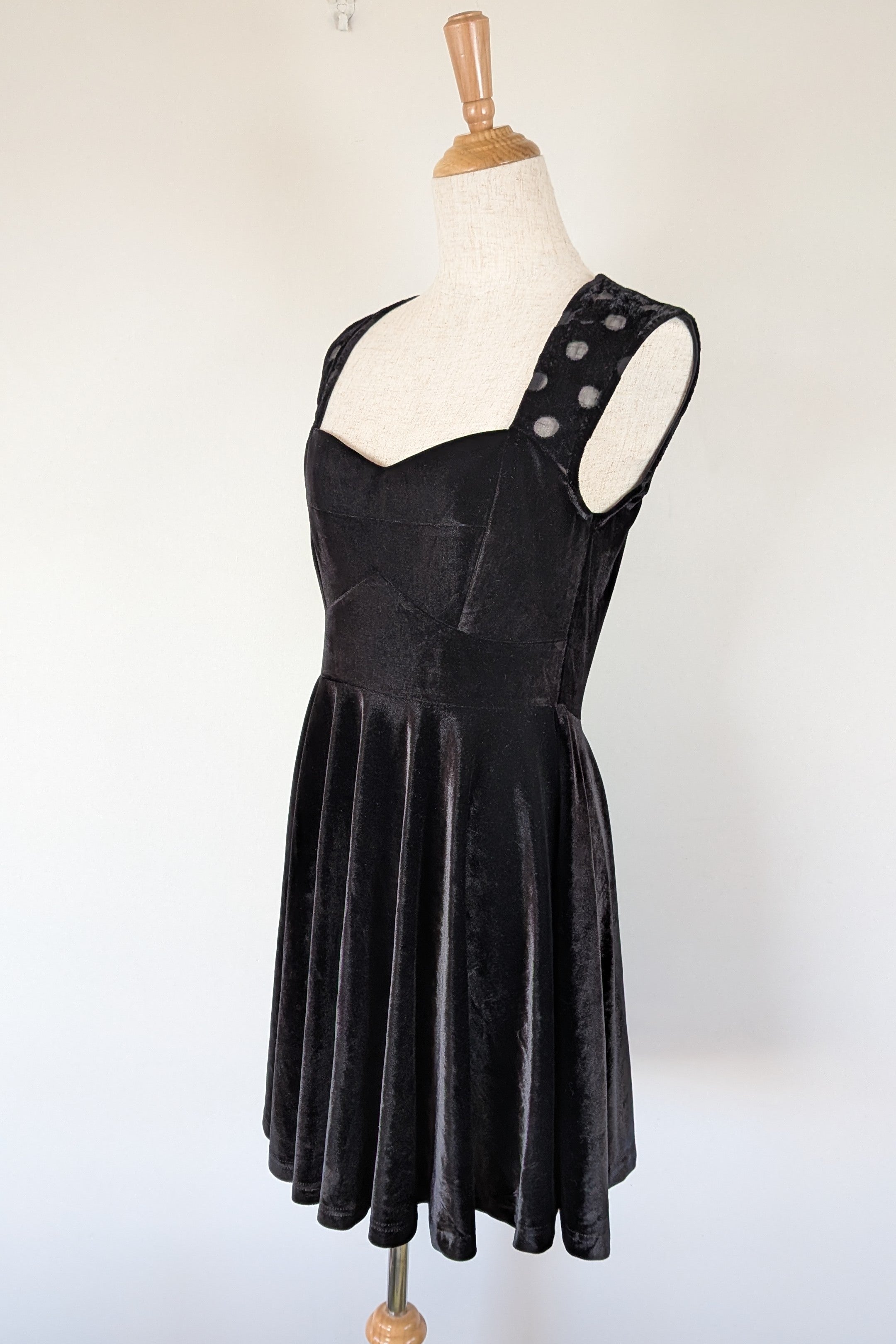 Quirky Circus Black Velvet Sweetheart Skater Dress Size 10