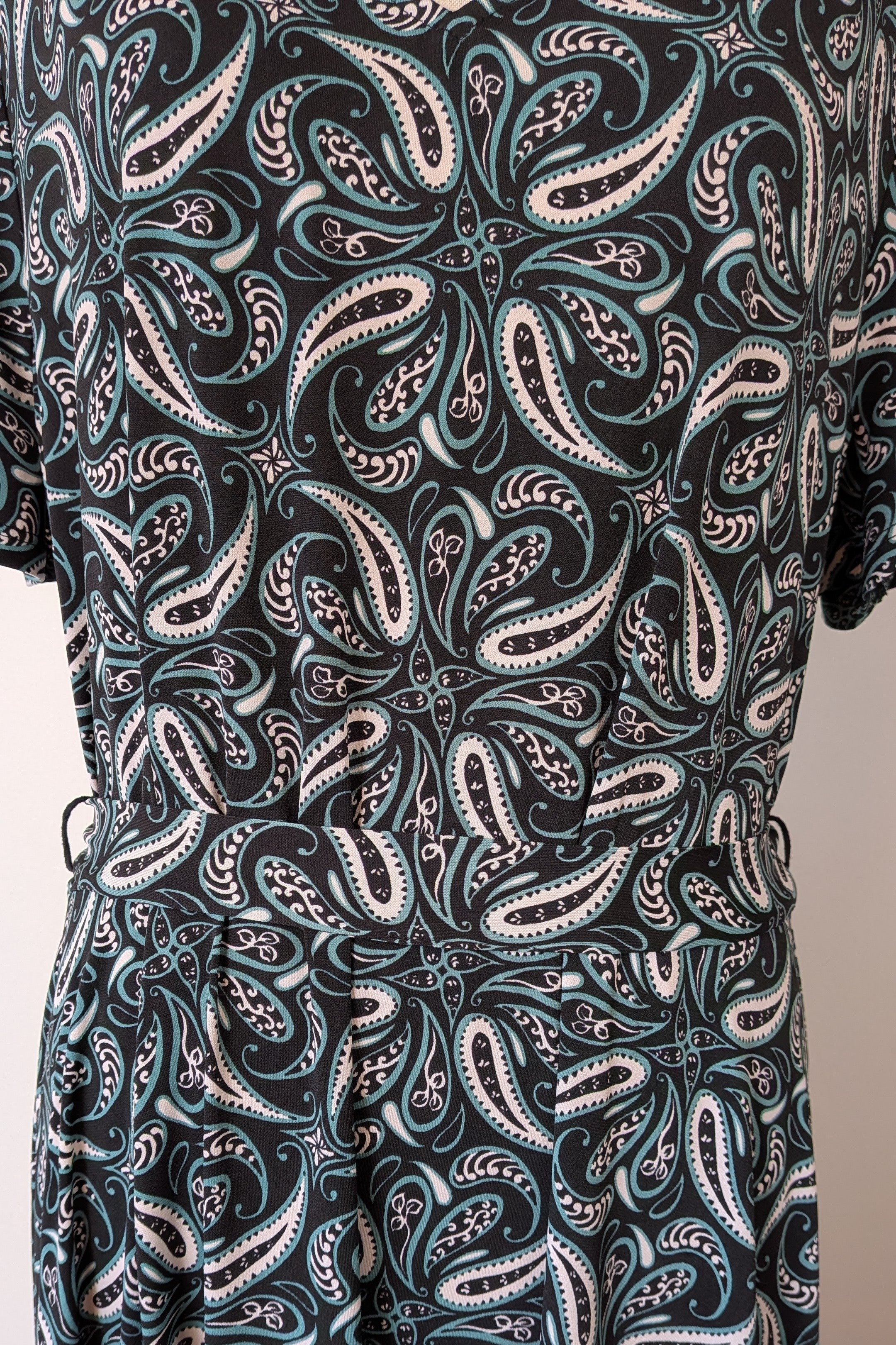 Jacqui E Megan Border Green Paisley Dress Size L Brand New With Tags RRP $159.95