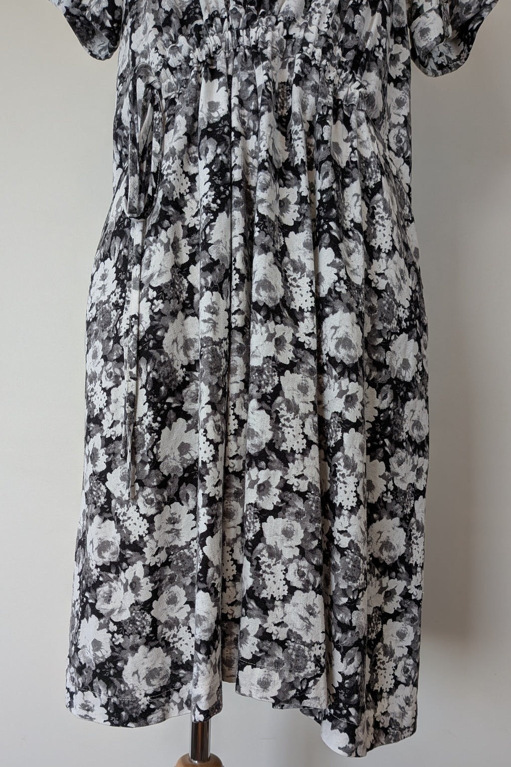 Veducci Linen Blend Floral Monochrome Dress Size 10